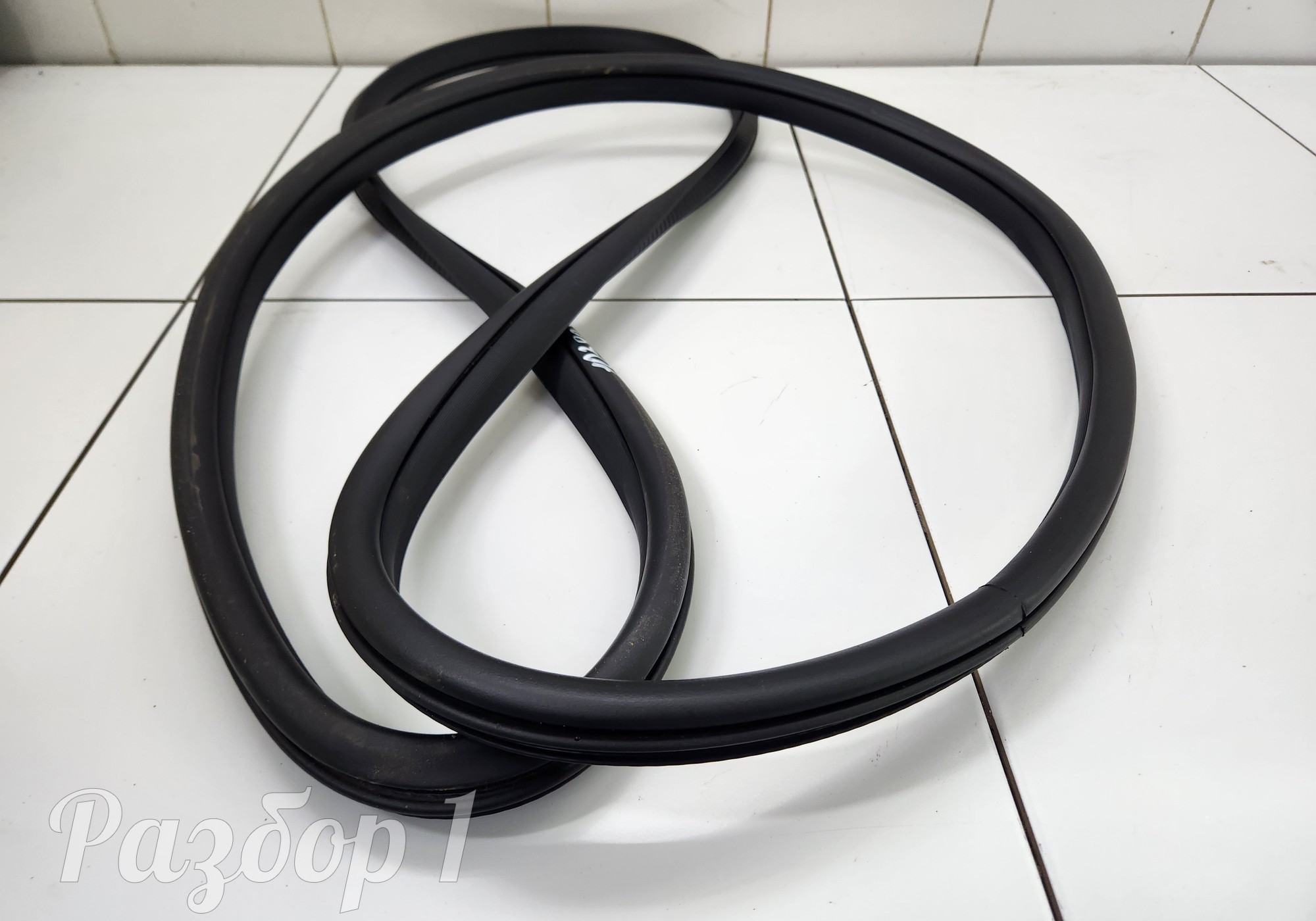 Уплотнитель проема передней правой двери для Geely Emgrand (SS11) (с 2021)