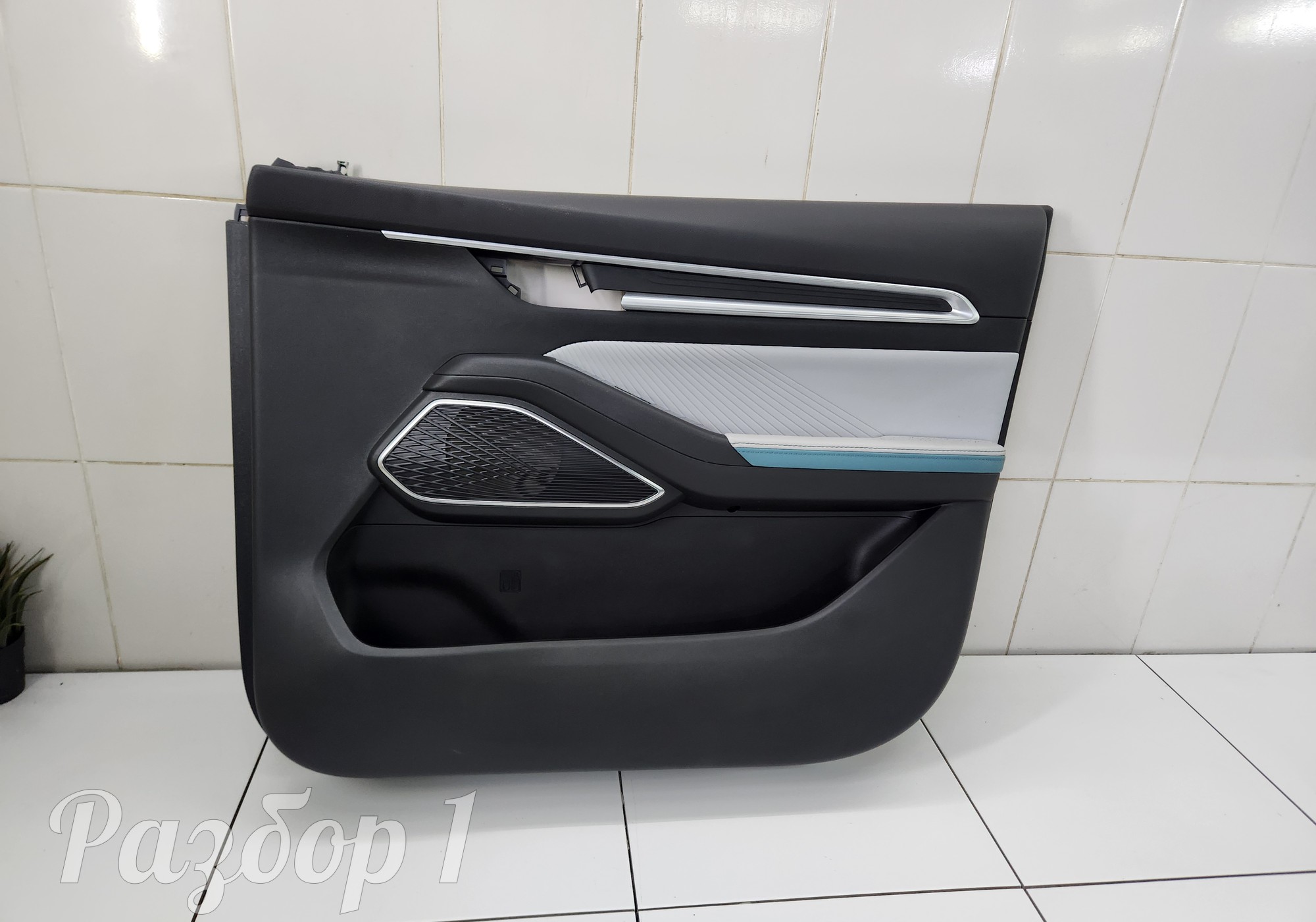8889770903 Обшивка двери передняя правая для Geely Emgrand (SS11) (с 2021)