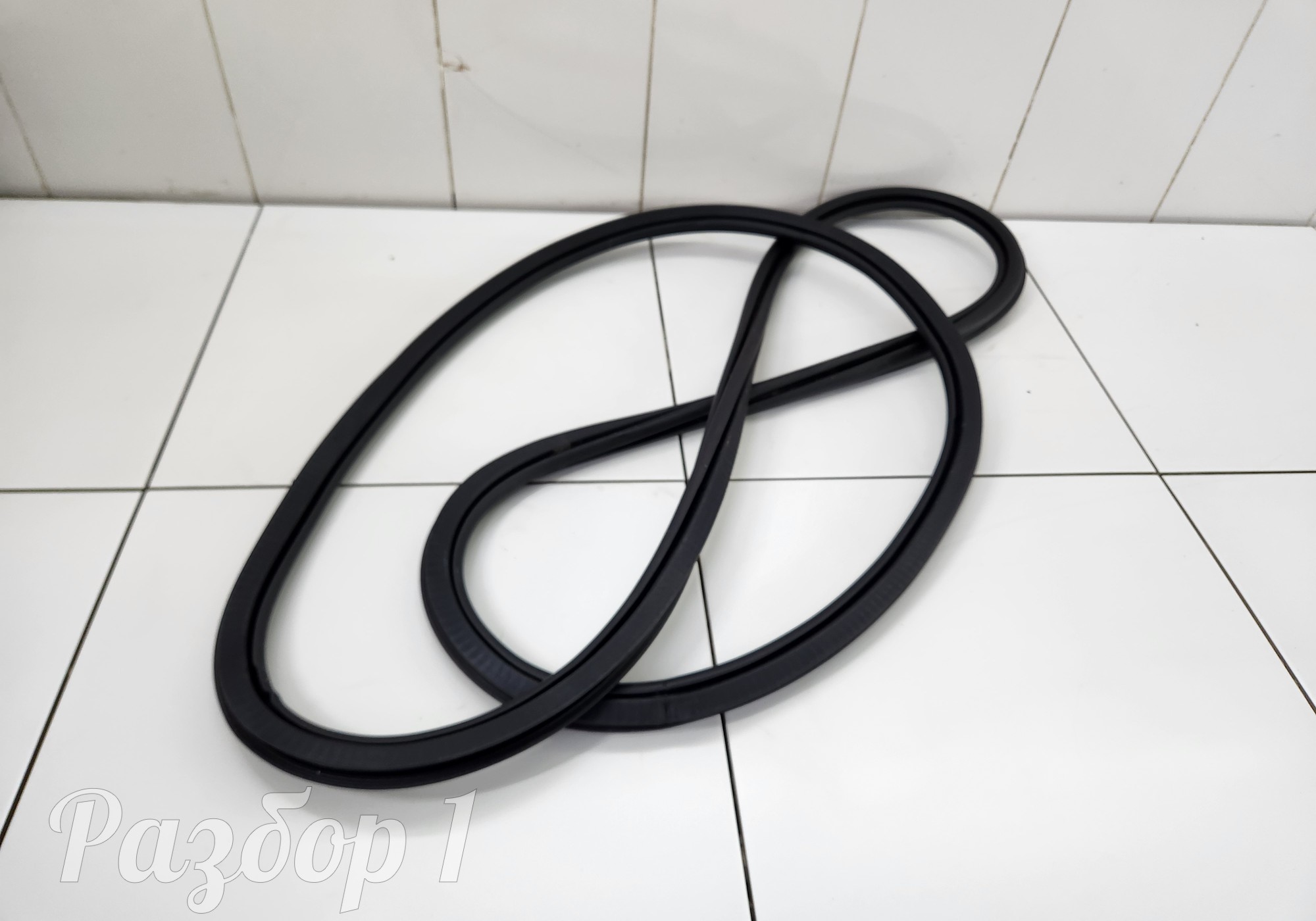 Уплотнитель проема передней левой двери для Geely Tugella (с 2019)