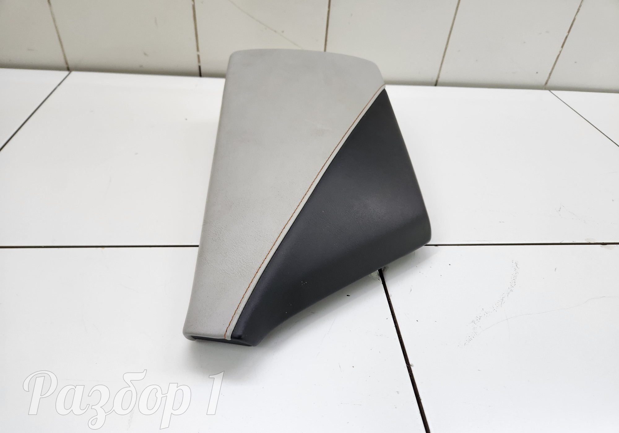 5305140DE60 Подлокотник для Changan UNI-V (с 2022)