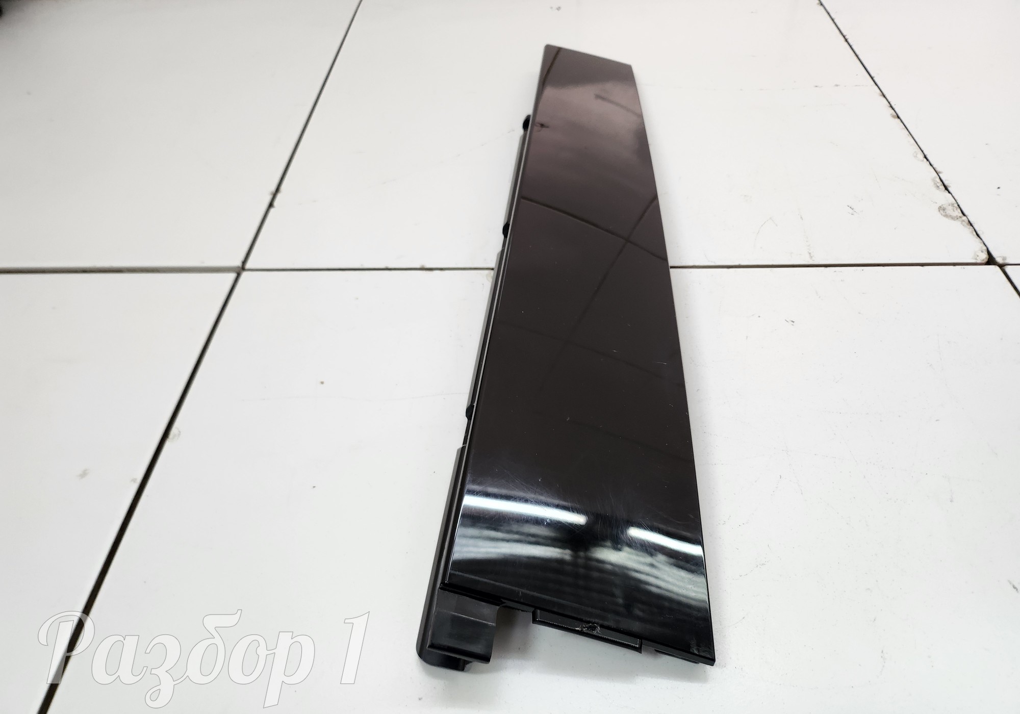 8889186338 Накладка задней правой двери для Geely Monjaro (с 2021)
