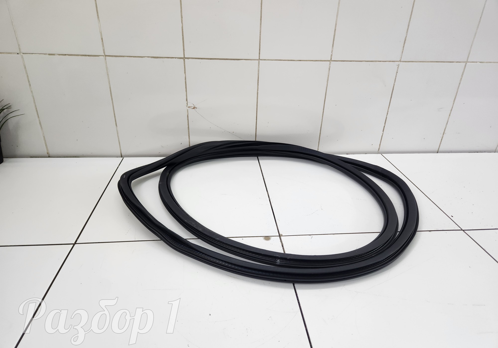 Уплотнитель проема передней правой двери для Geely Tugella (с 2019)