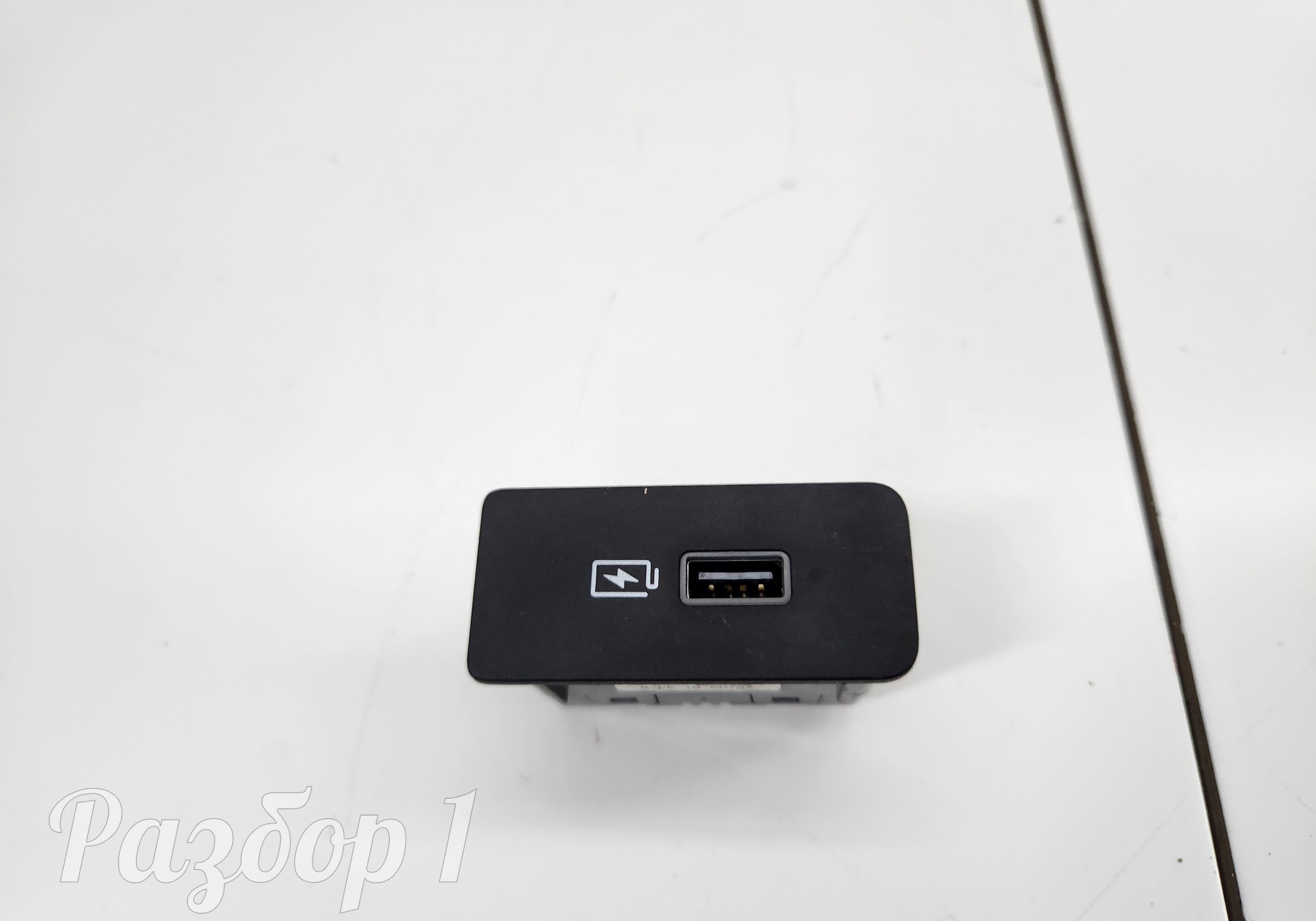 8891243295B01 Разъем usb для Geely Tugella (с 2019)