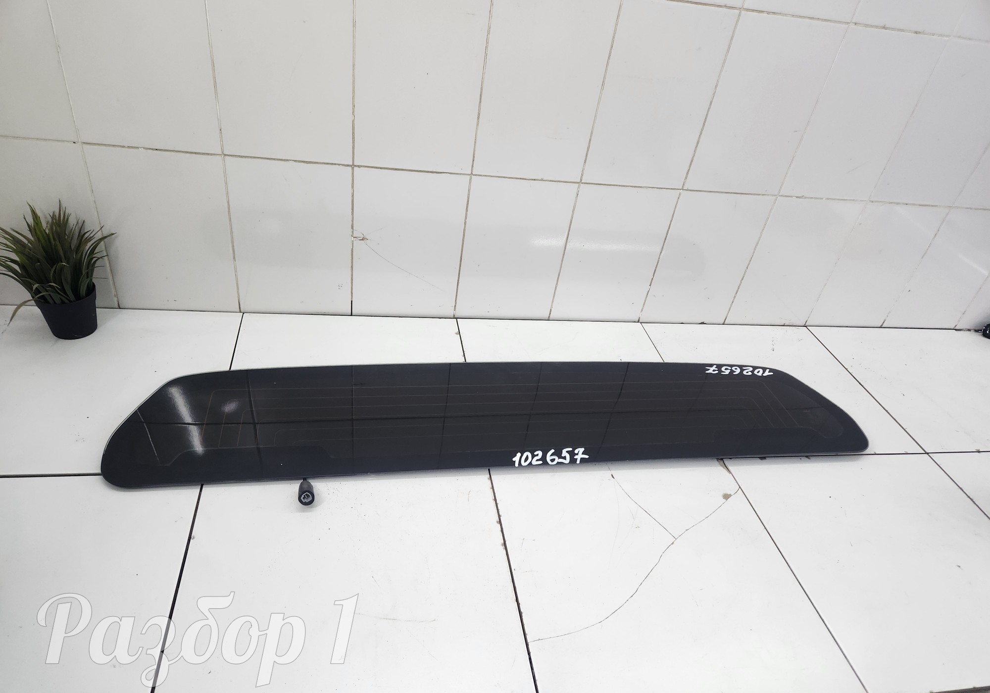 Стекло заднее кабины для Jac T9 (с 2023)