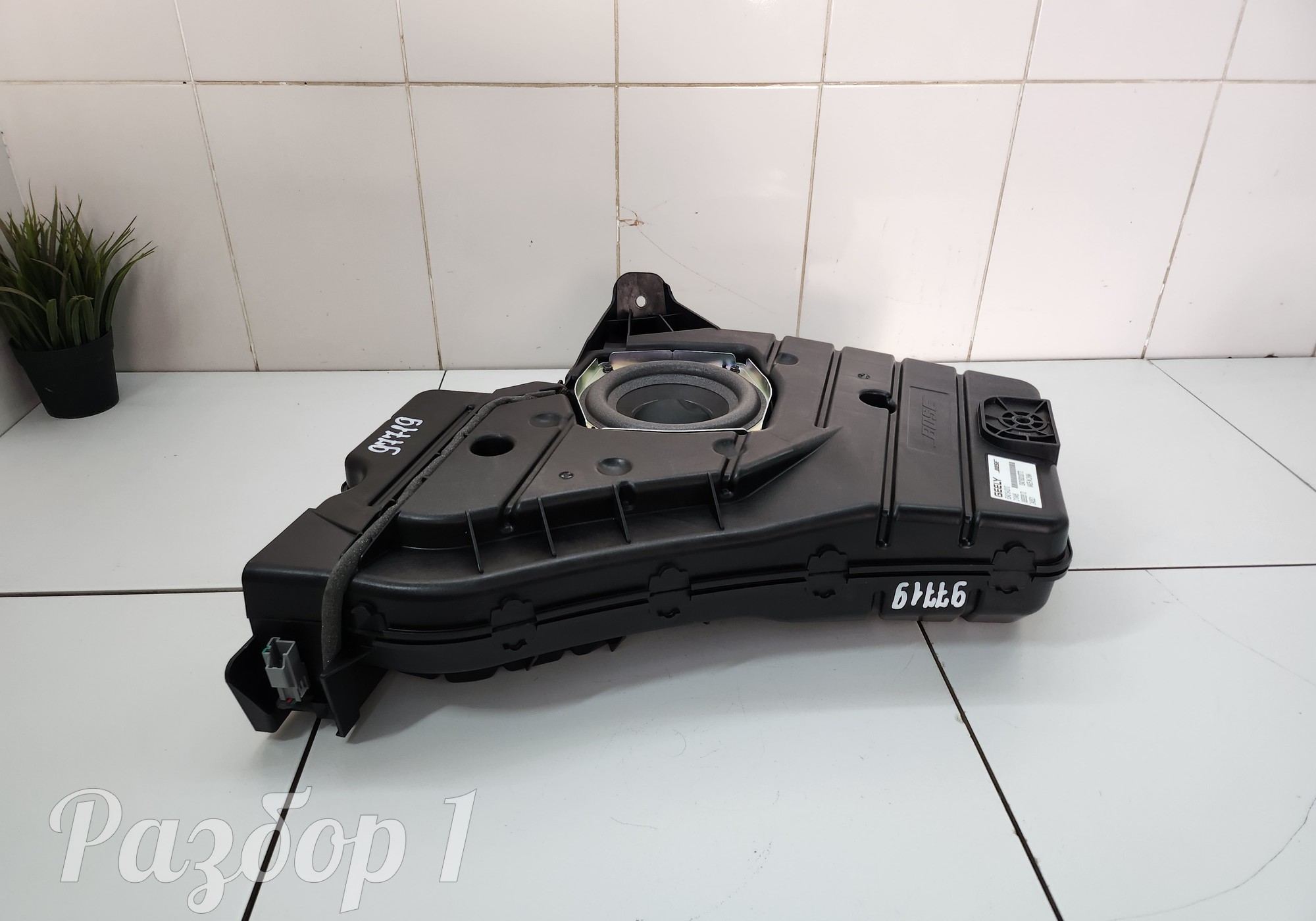 8342190010 Сабвуфер для Geely Monjaro (с 2021)