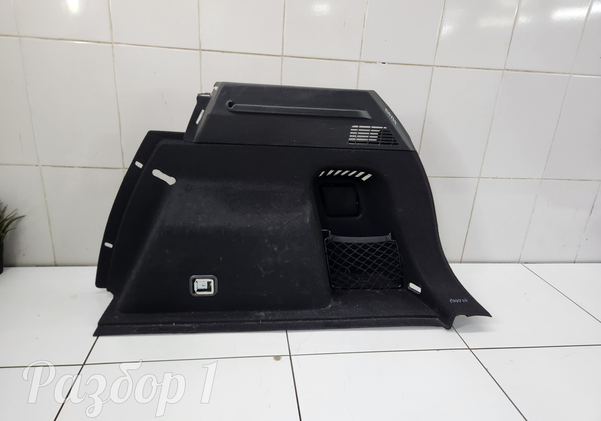 Обшивка багажника правая для Geely Coolray (с 2020)