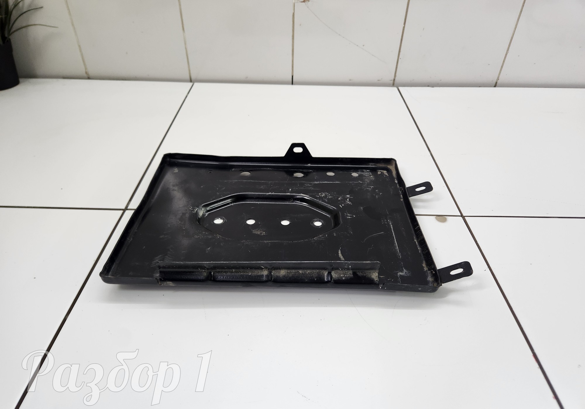 3703020P33Z0 Крепление аккумулятора (площадка) для Jac T9 (с 2023)