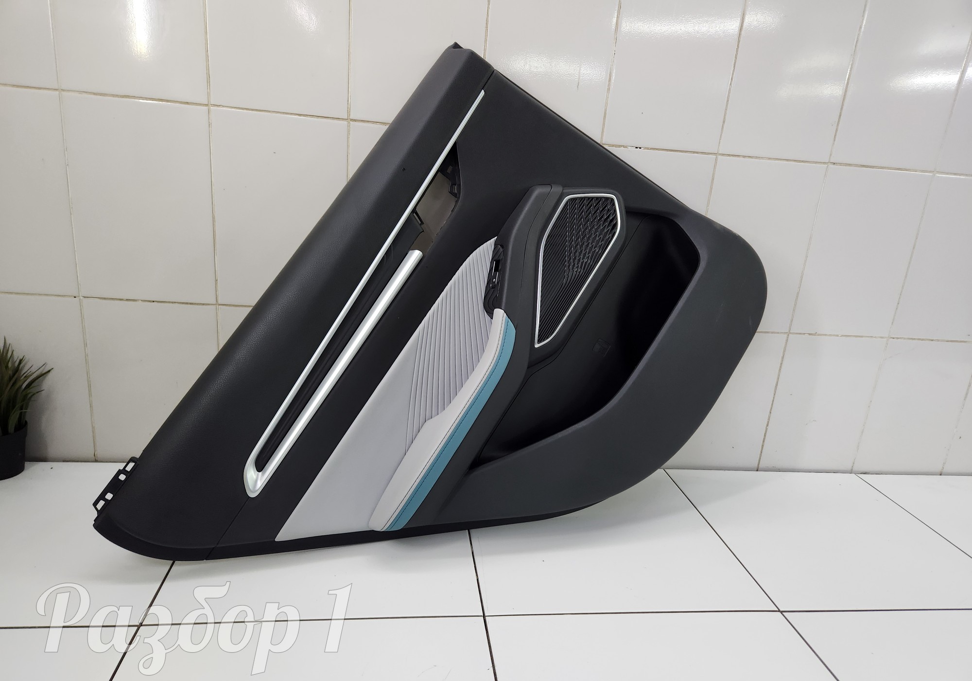 8889839609 Обшивка двери задняя левая для Geely Emgrand (SS11) (с 2021)