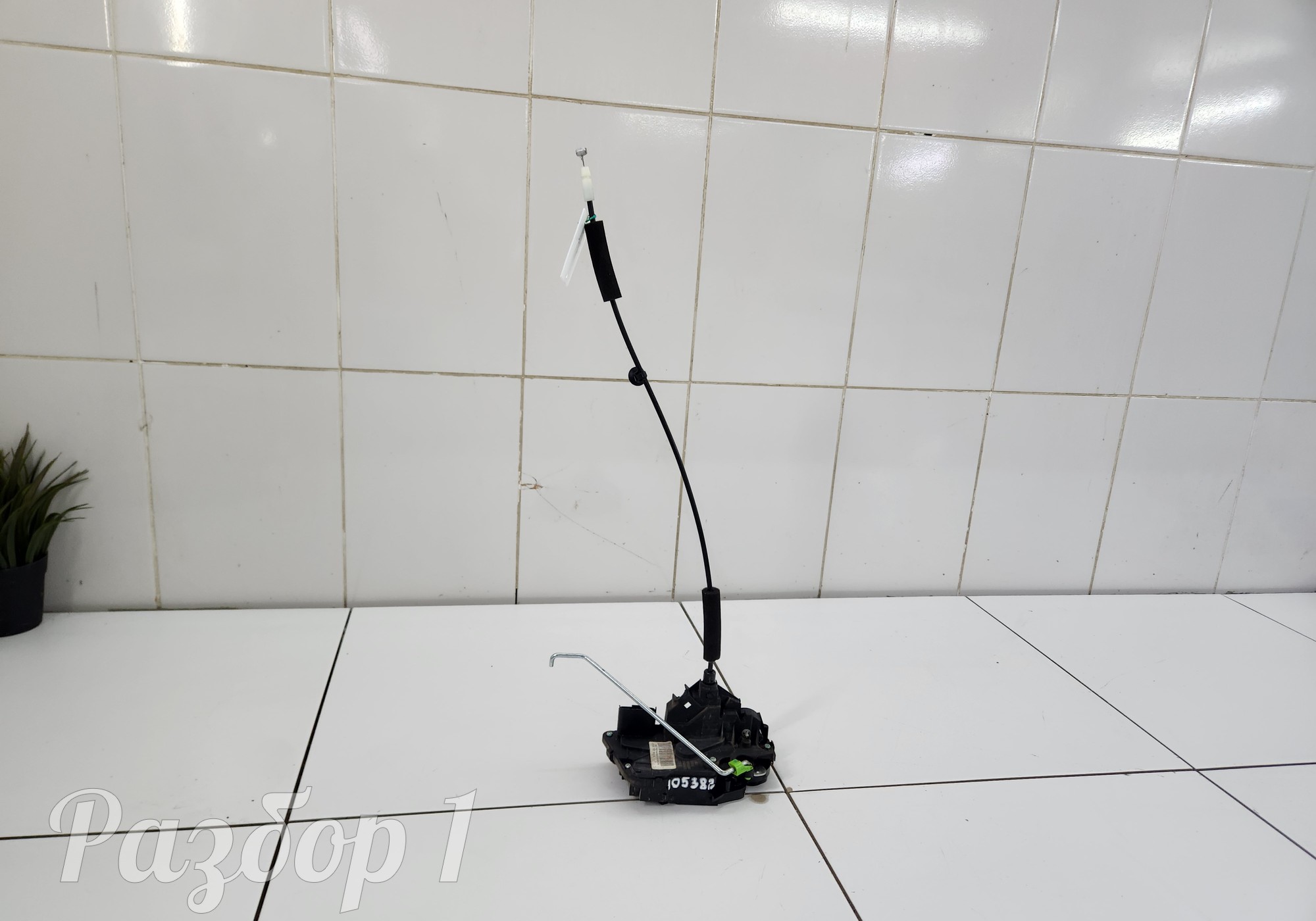 8889642842 Замок передней правой двери для Geely Emgrand II (с 2021)