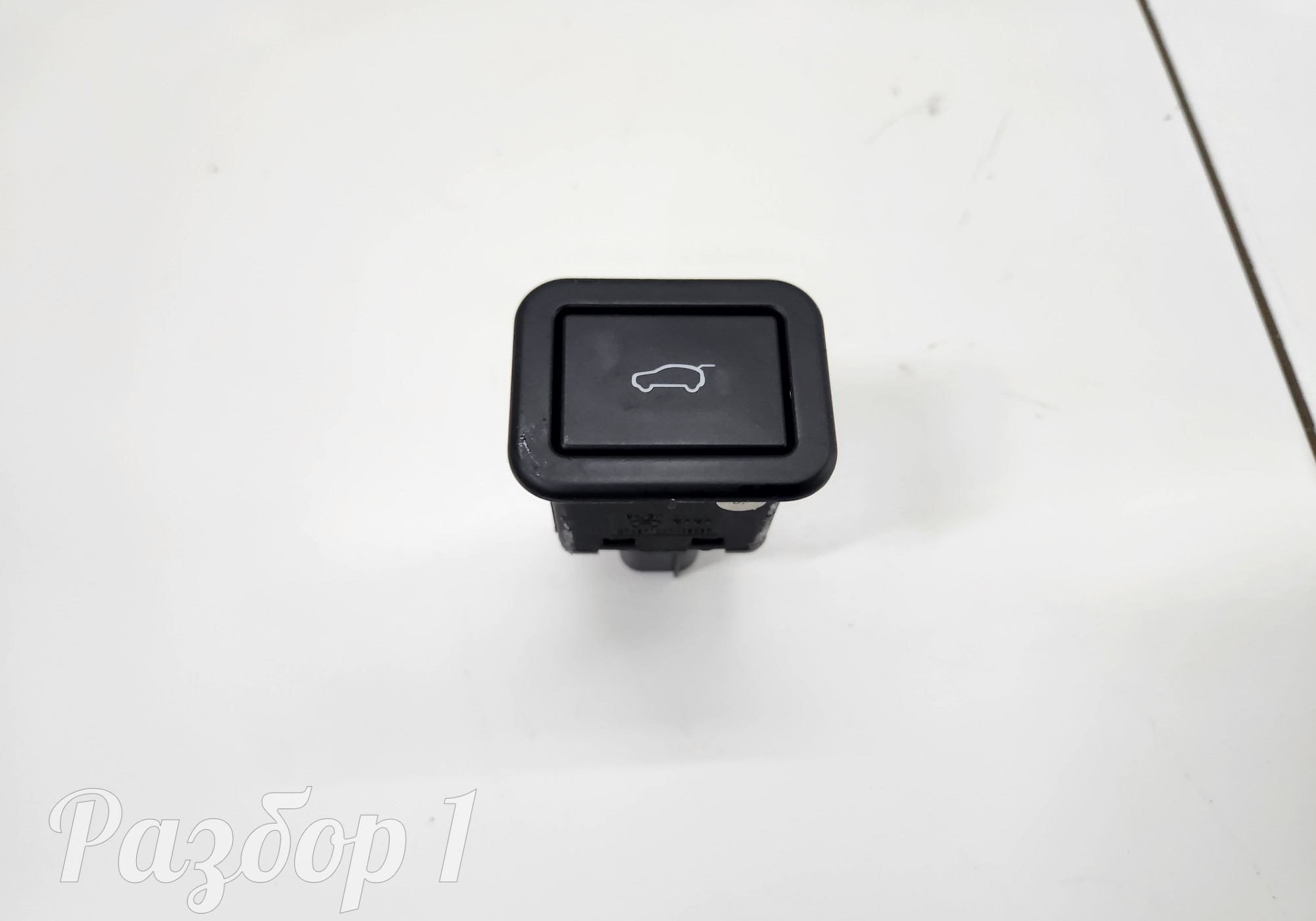 3746710XKW09C8P Кнопка открывания багажника для Haval H3 (с 2024)
