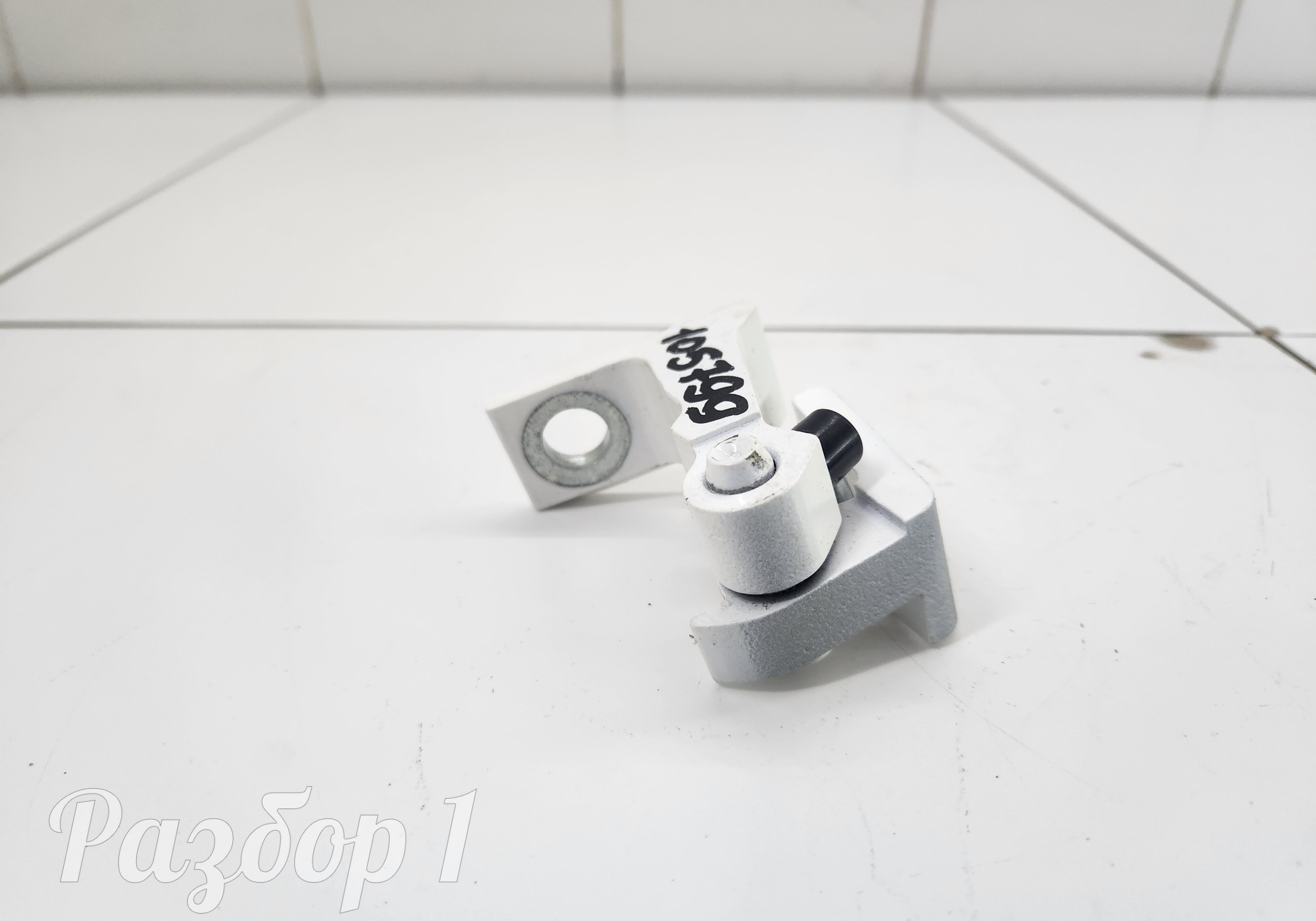 Петля двери задняя правая (вверх) для Faw Bestune B70 (с 2020)