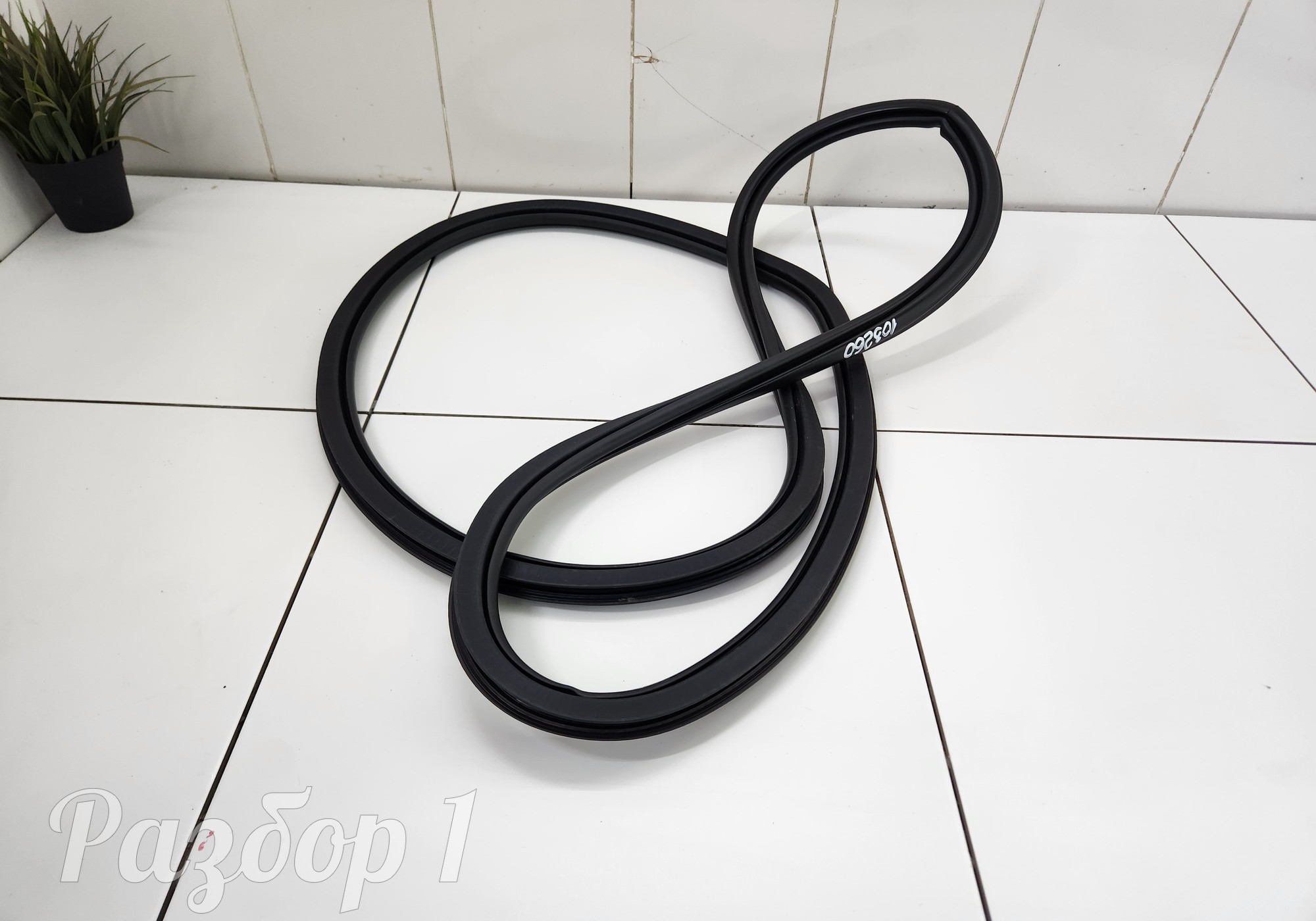 Уплотнитель проема задней левой двери для Geely Tugella (с 2019)