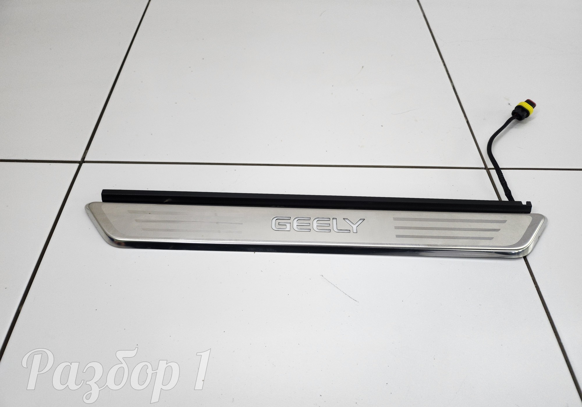 6600006646 Накладка порога передняя левая (подсветка) для Geely Tugella (с 2019)