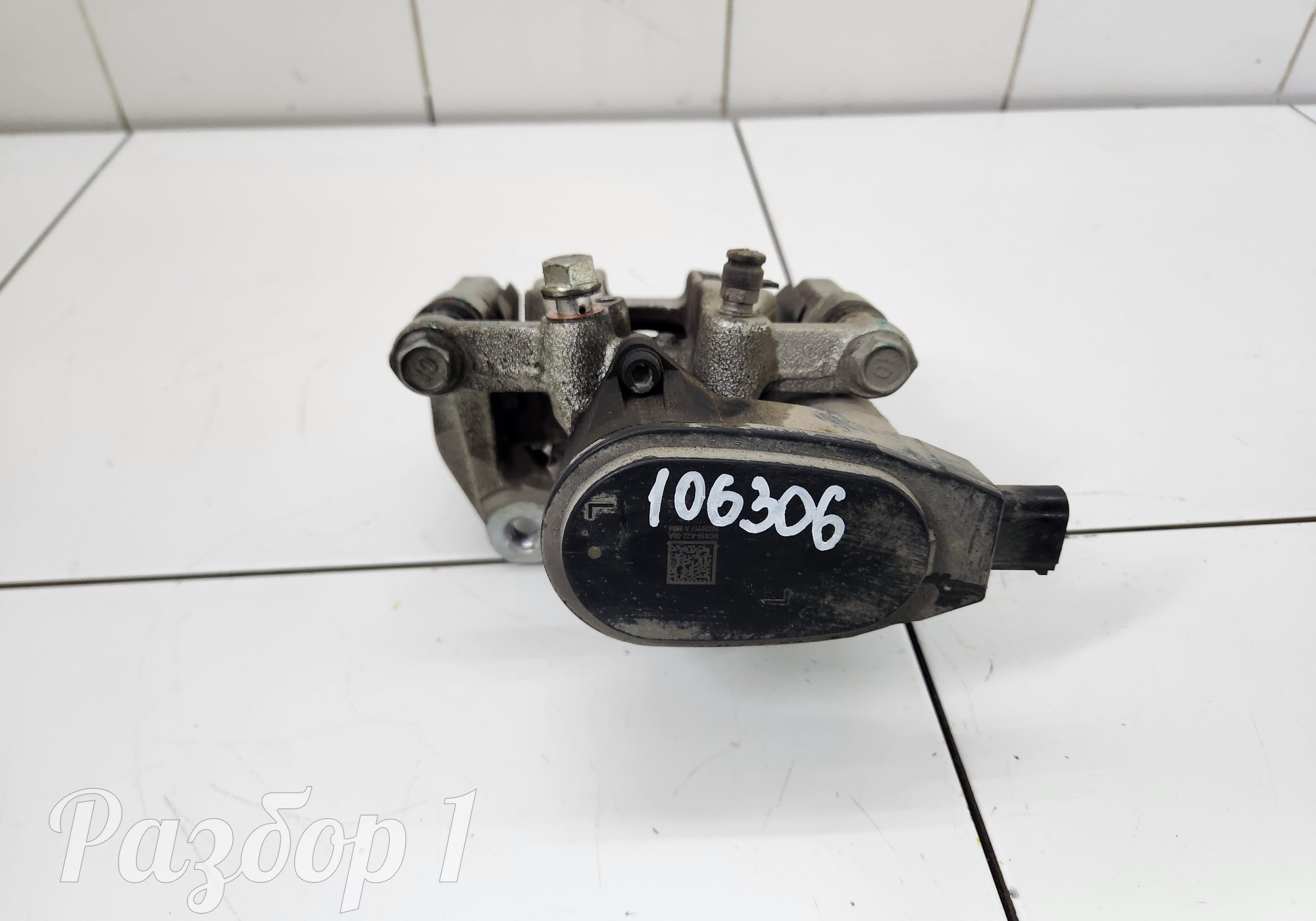 6600058081 Суппорт задний (левый) для Geely Atlas Pro (с 2021)