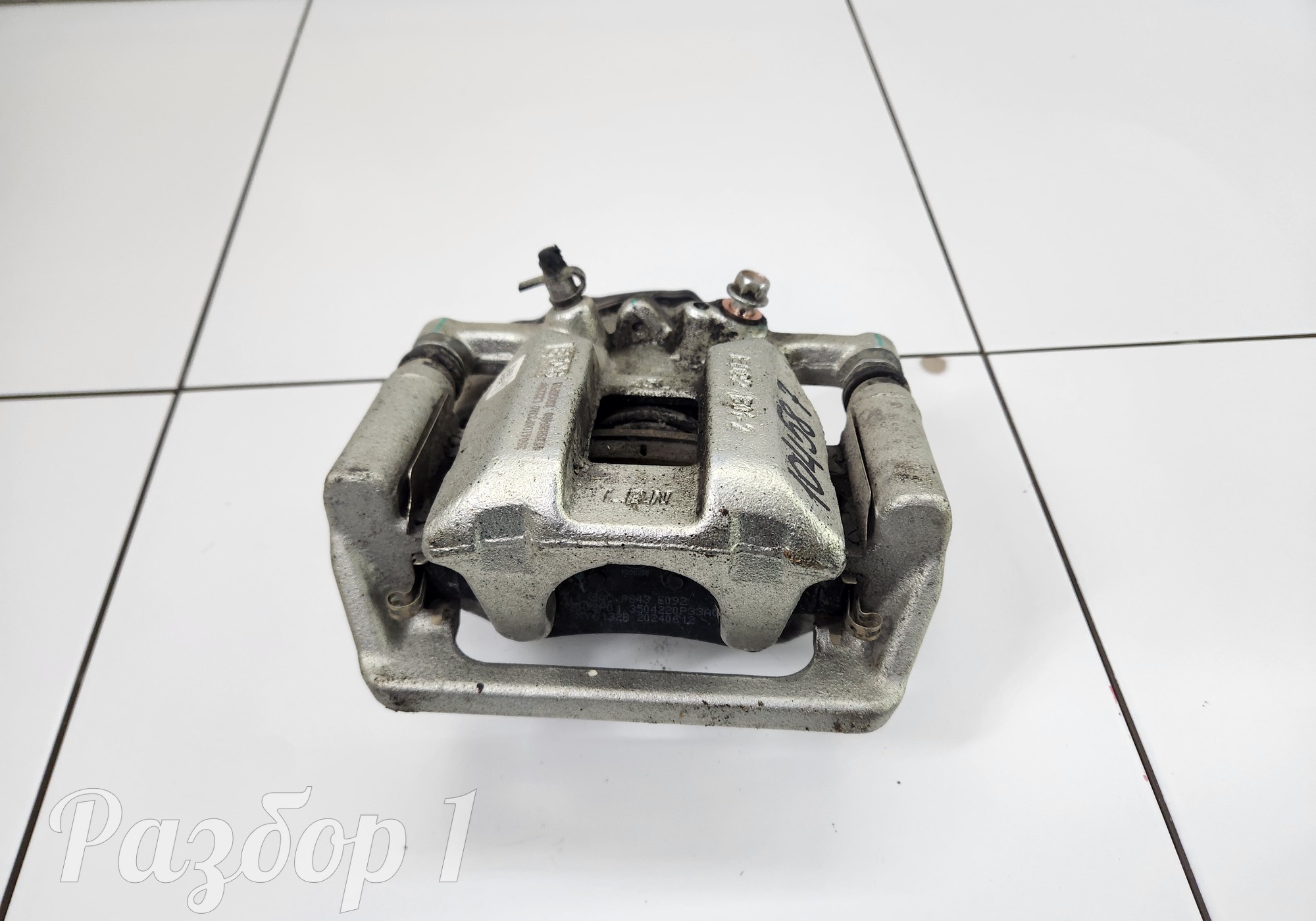 3504100P33A0 Суппорт задний левый для Jac T9 (с 2023)