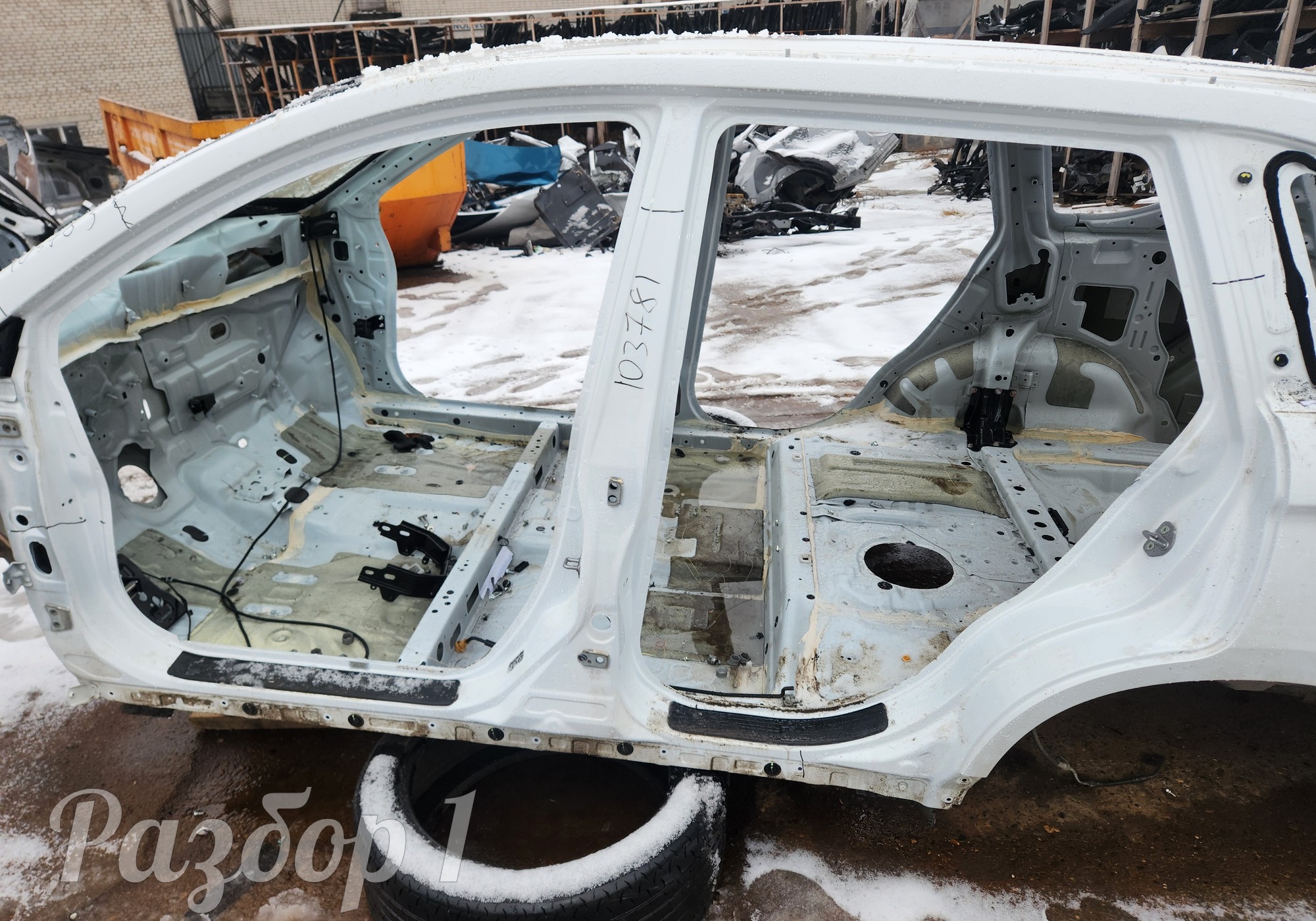 Порог с центральной стойкой левый для Haval M6 II (с 2021)