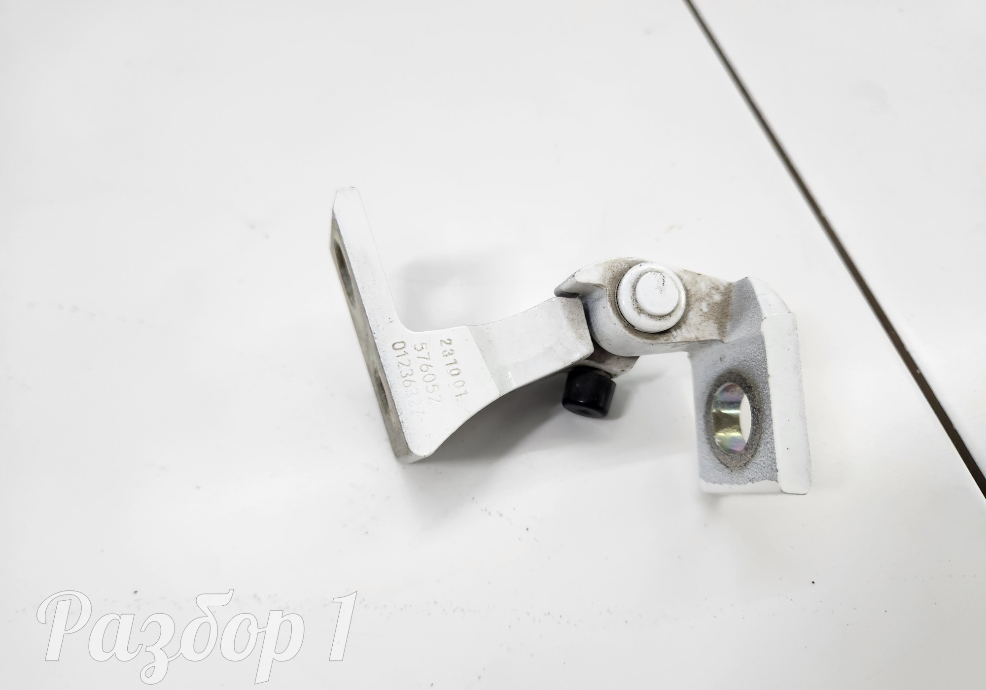 01236327 Петля двери передняя правая верхняя для Geely Emgrand (SS11) (с 2021)