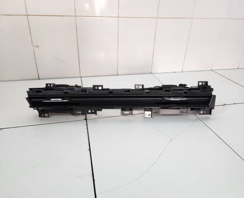 8889670454B01 Дефлектор воздушный центральный для Geely Atlas II (с 2023)