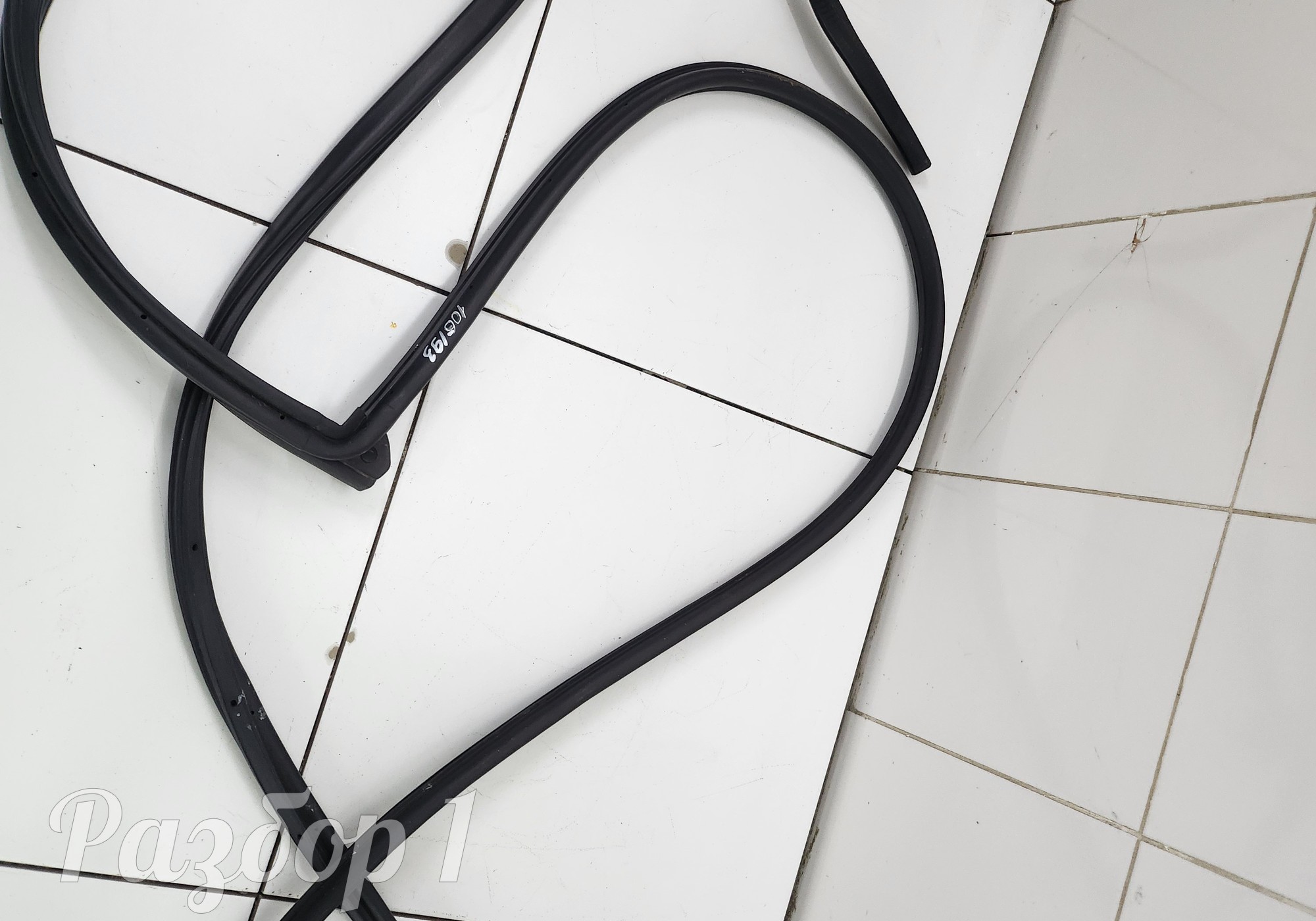 Уплотнитель задней левой двери для Geely Atlas Pro (с 2021)