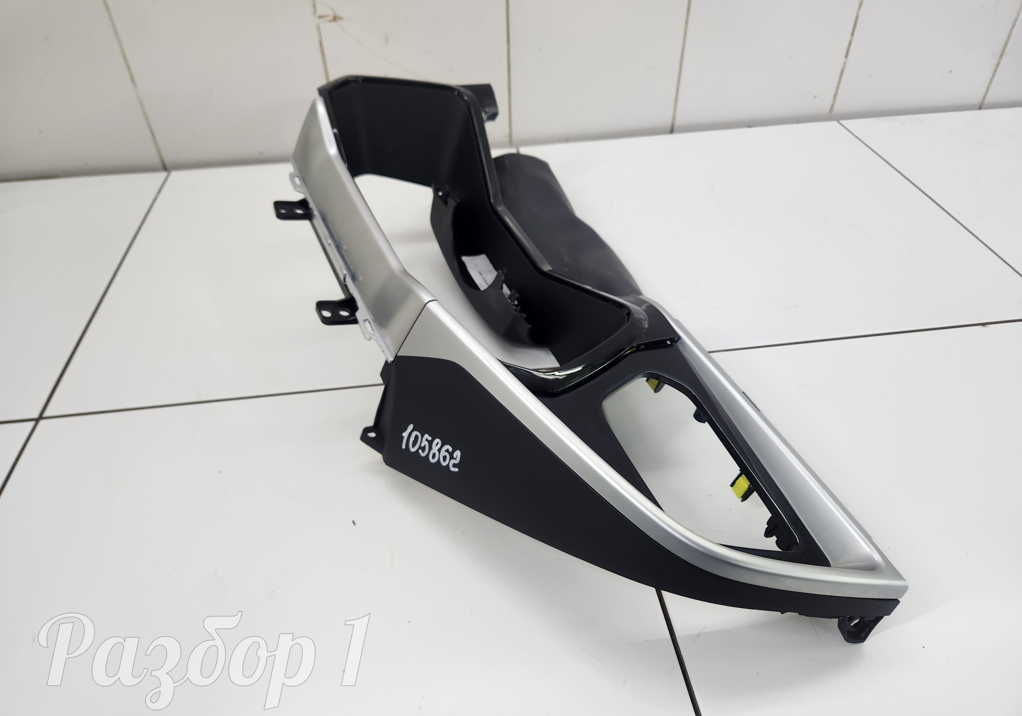 Накладка торпеды для Geely Tugella (с 2019)