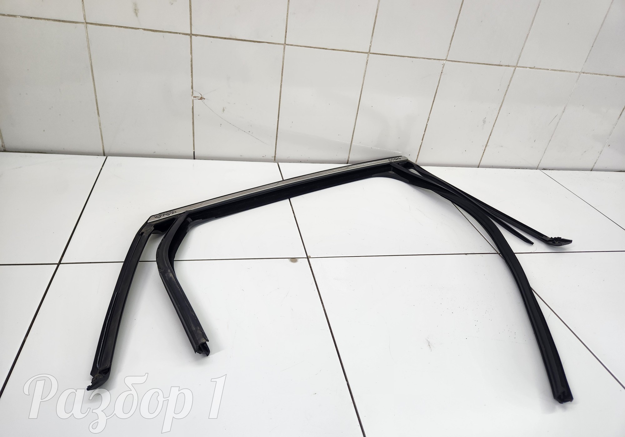 5085582000 Уплотнитель стекла задней правой двери для Geely Tugella (с 2019)