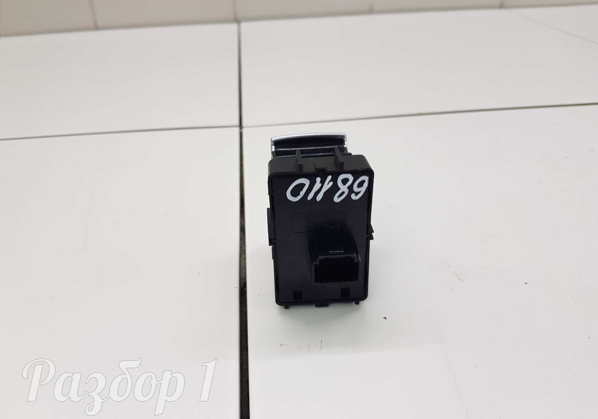 808000218AA Кнопка фиксатора стояночного тормоза для Chery Tiggo 7 Pro (с 2020)