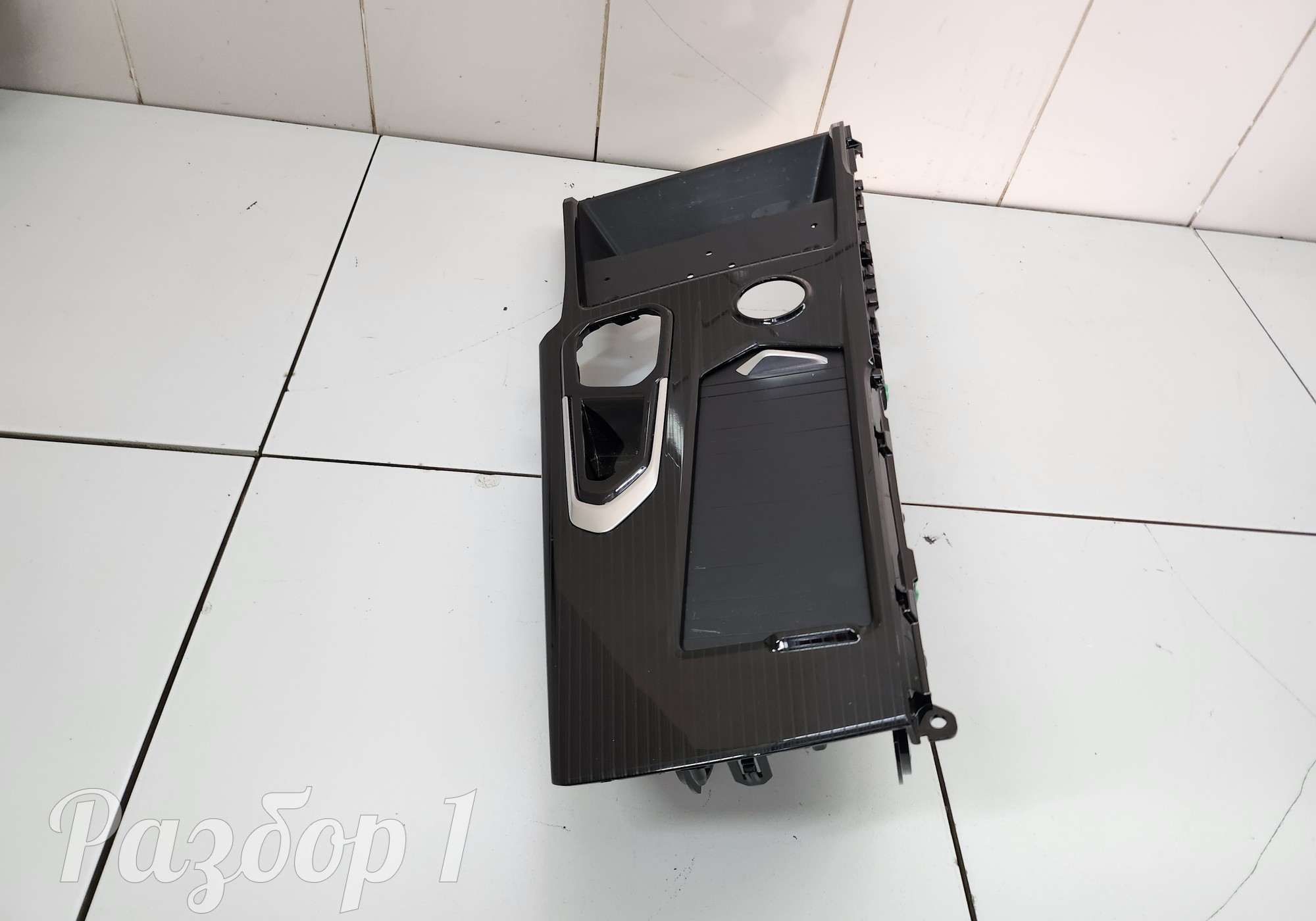 8889422895 Накладка центральной консоли для Geely Monjaro (с 2021)