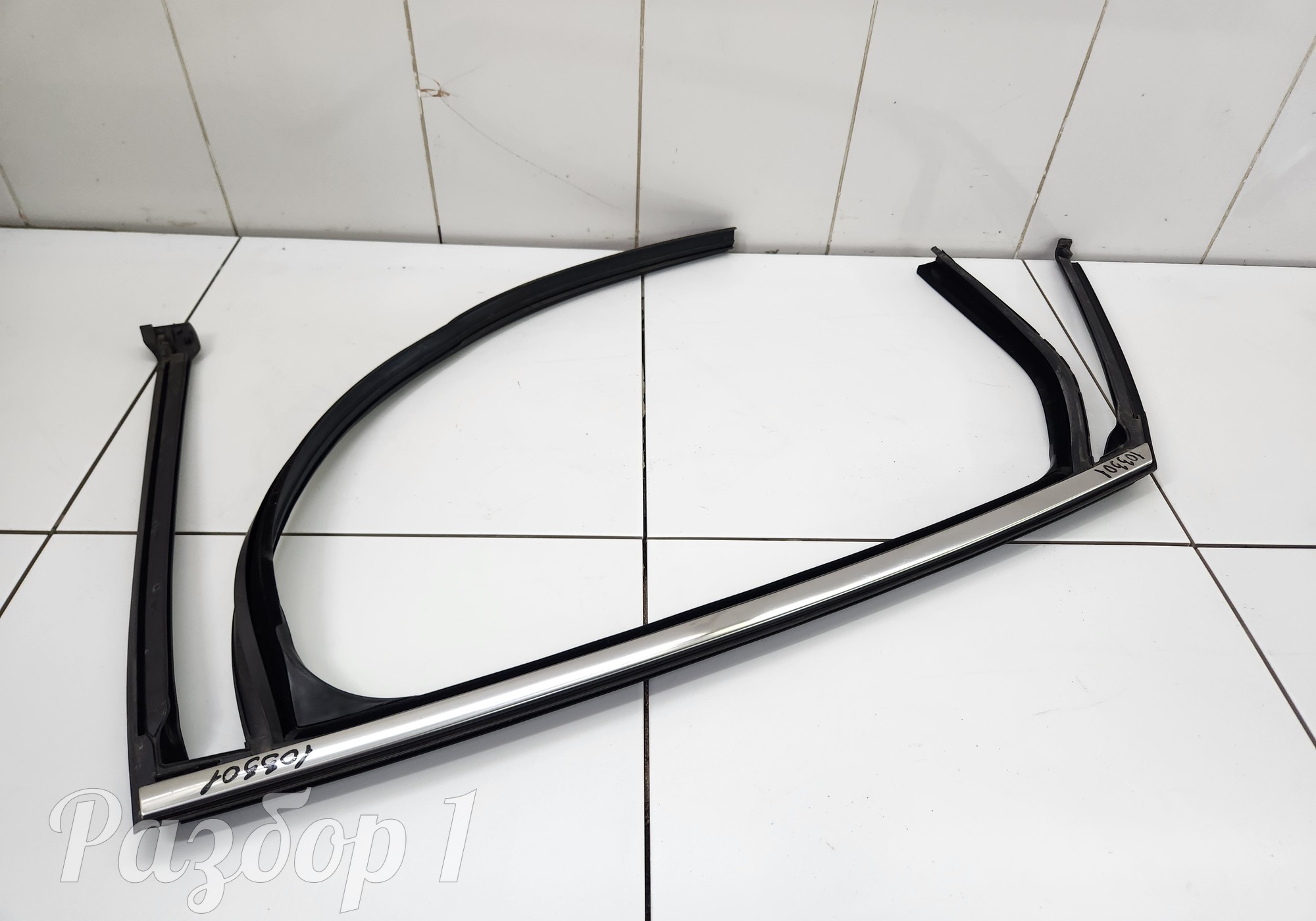 5085582000 Уплотнитель стекла задней правой двери для Geely Tugella (с 2019)