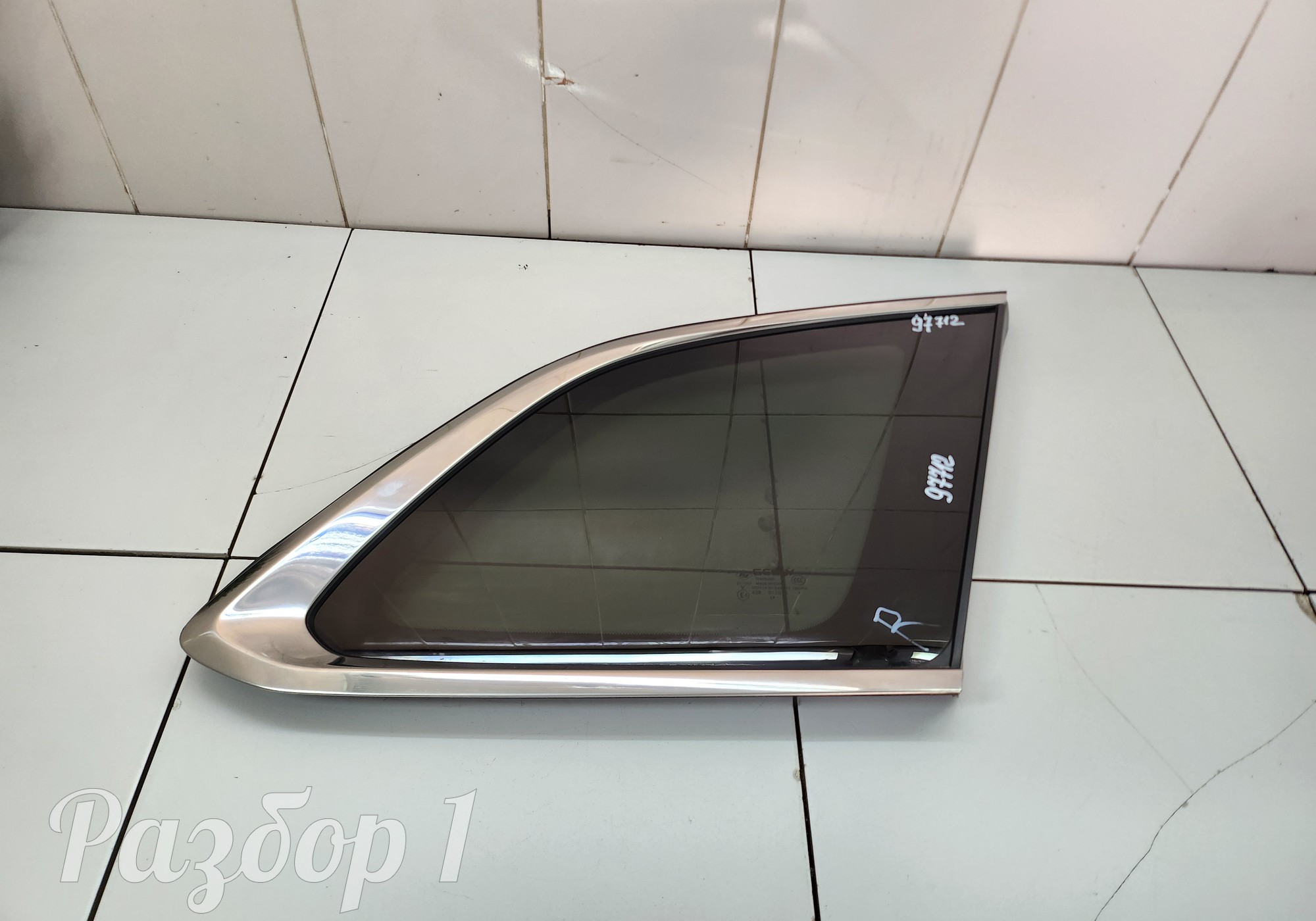 Стекло кузовное правое для Geely Monjaro (с 2021)