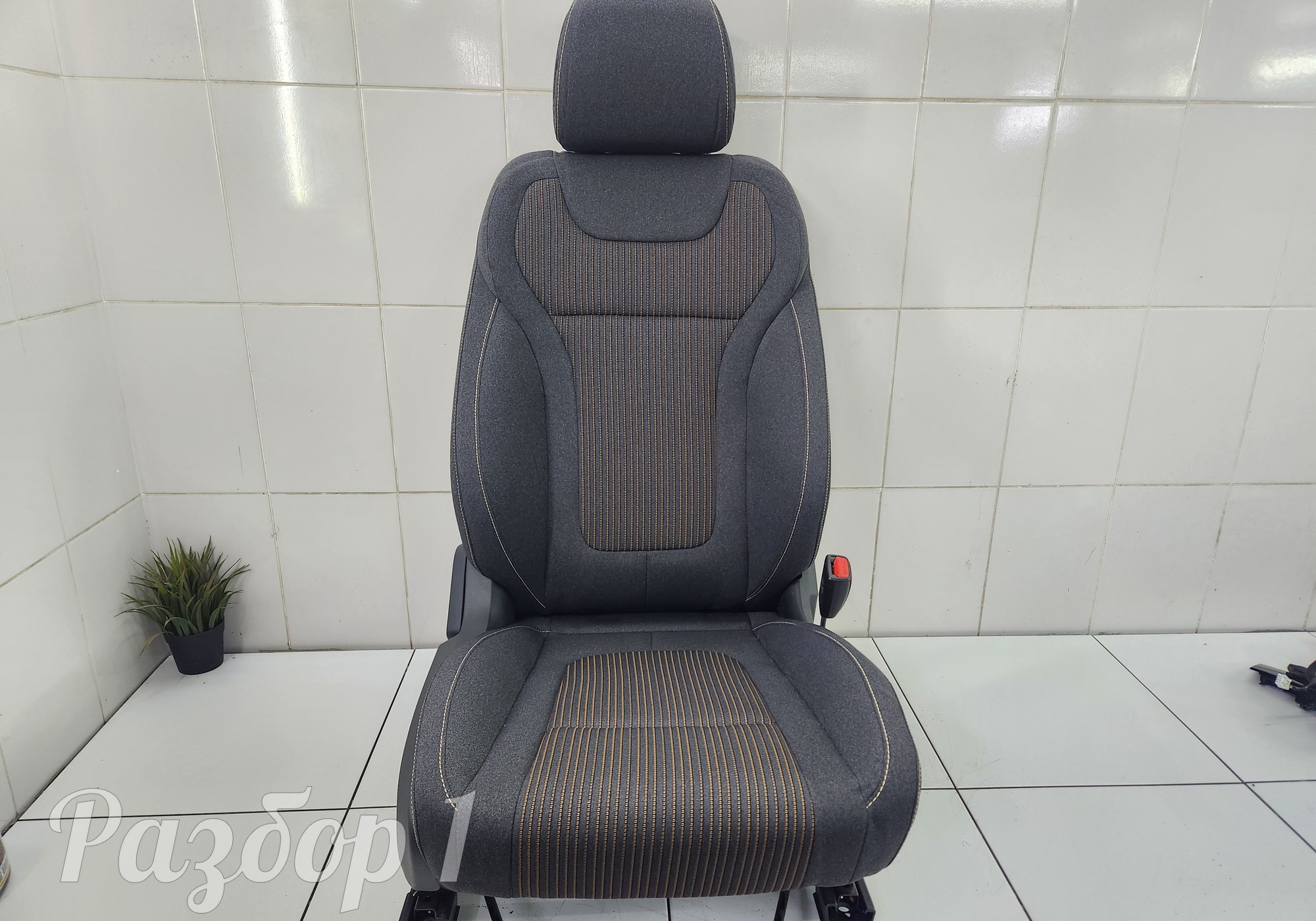 Сиденье переднее правое для Faw Bestune B70 (с 2020)