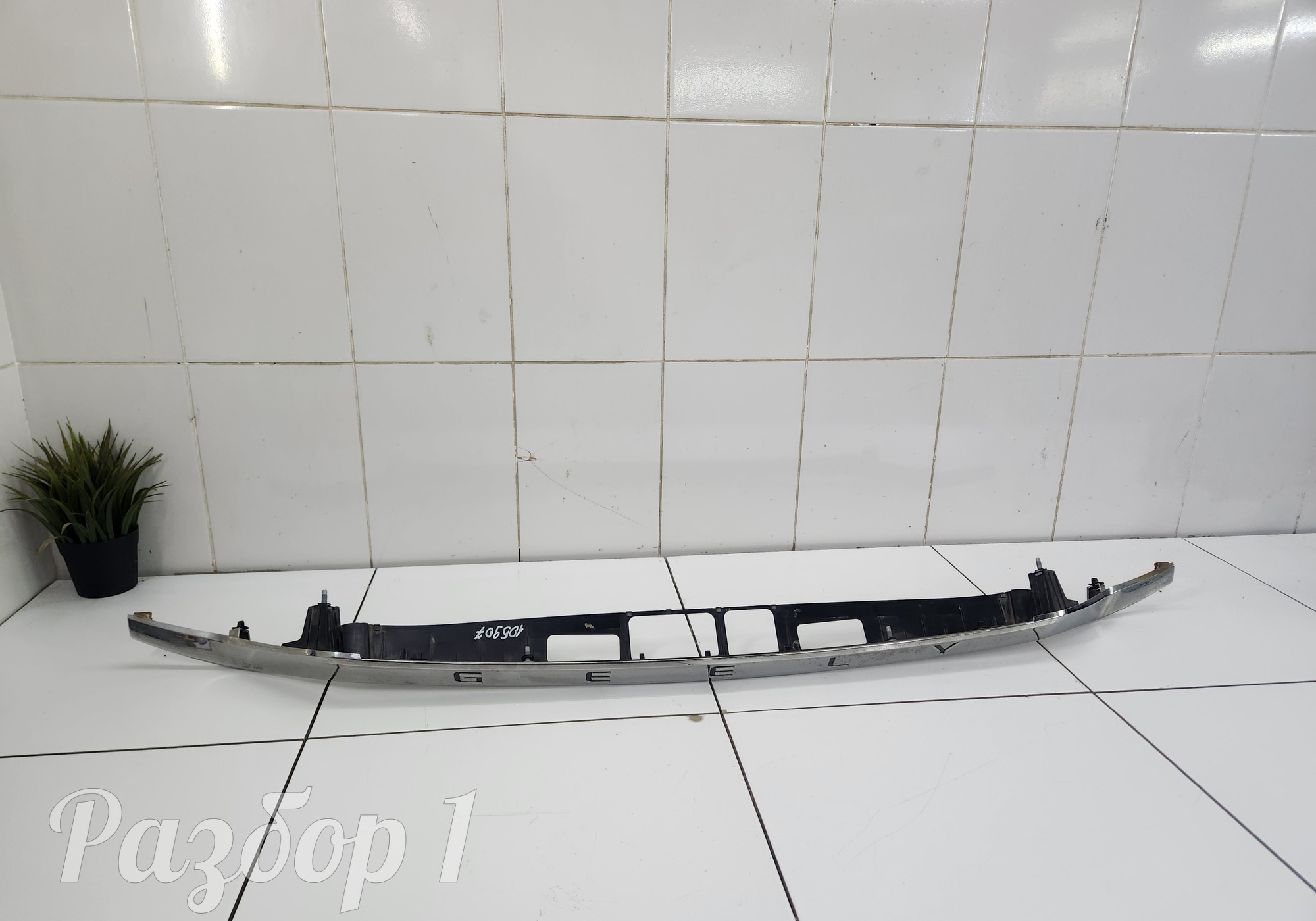 5062040200 Накладка крышки багажника для Geely Tugella (с 2019)