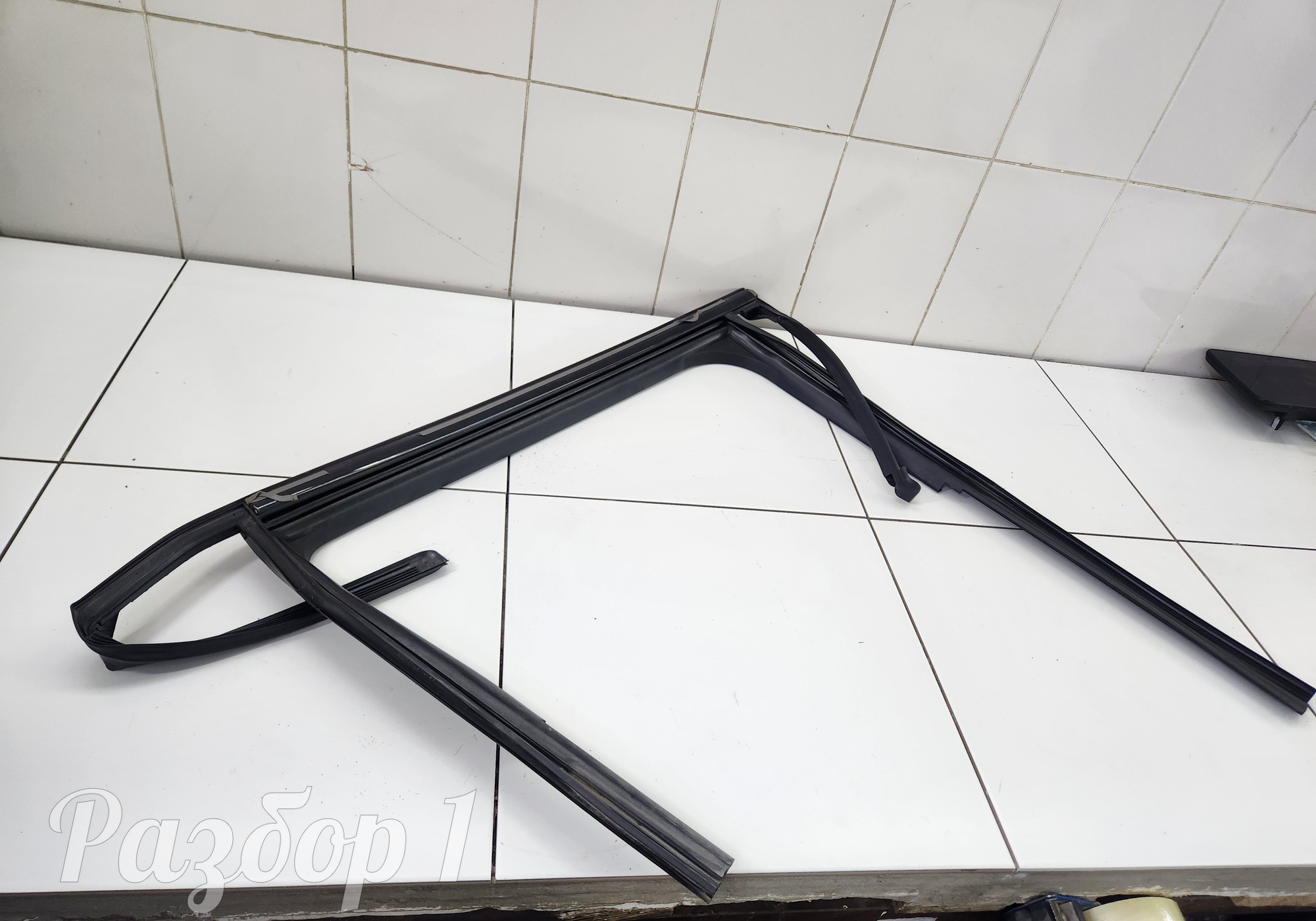 6207112XKJ20A Уплотнитель стекла задней правой двери для Haval H3 (с 2024)