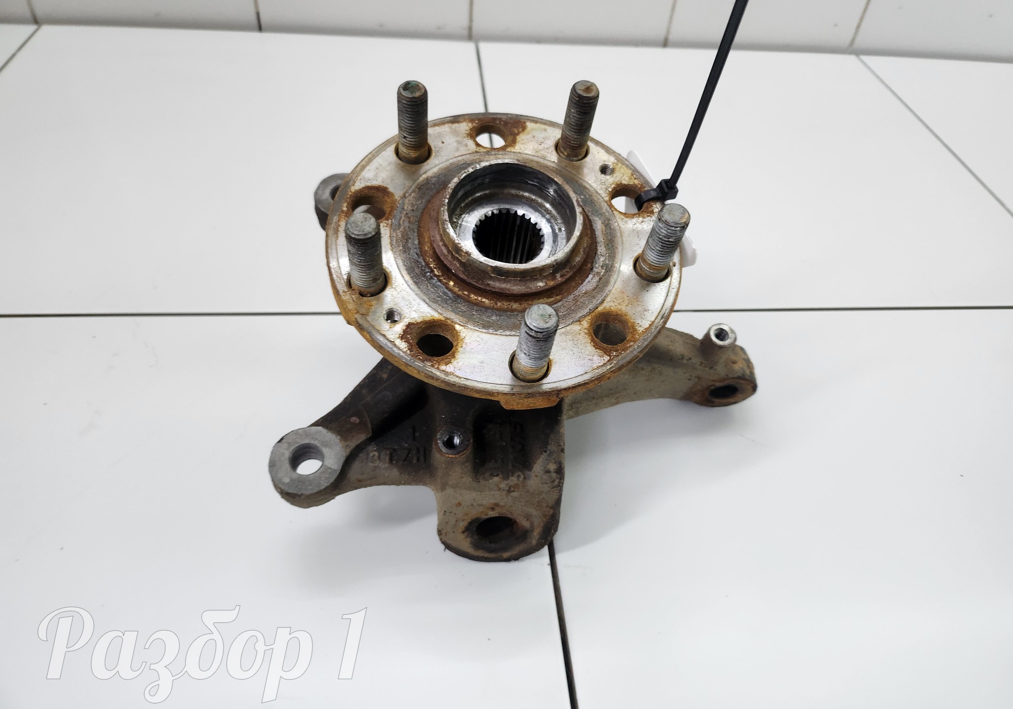 Кулак поворотный передний левый + ступица для Geely Emgrand (SS11) (с 2021)