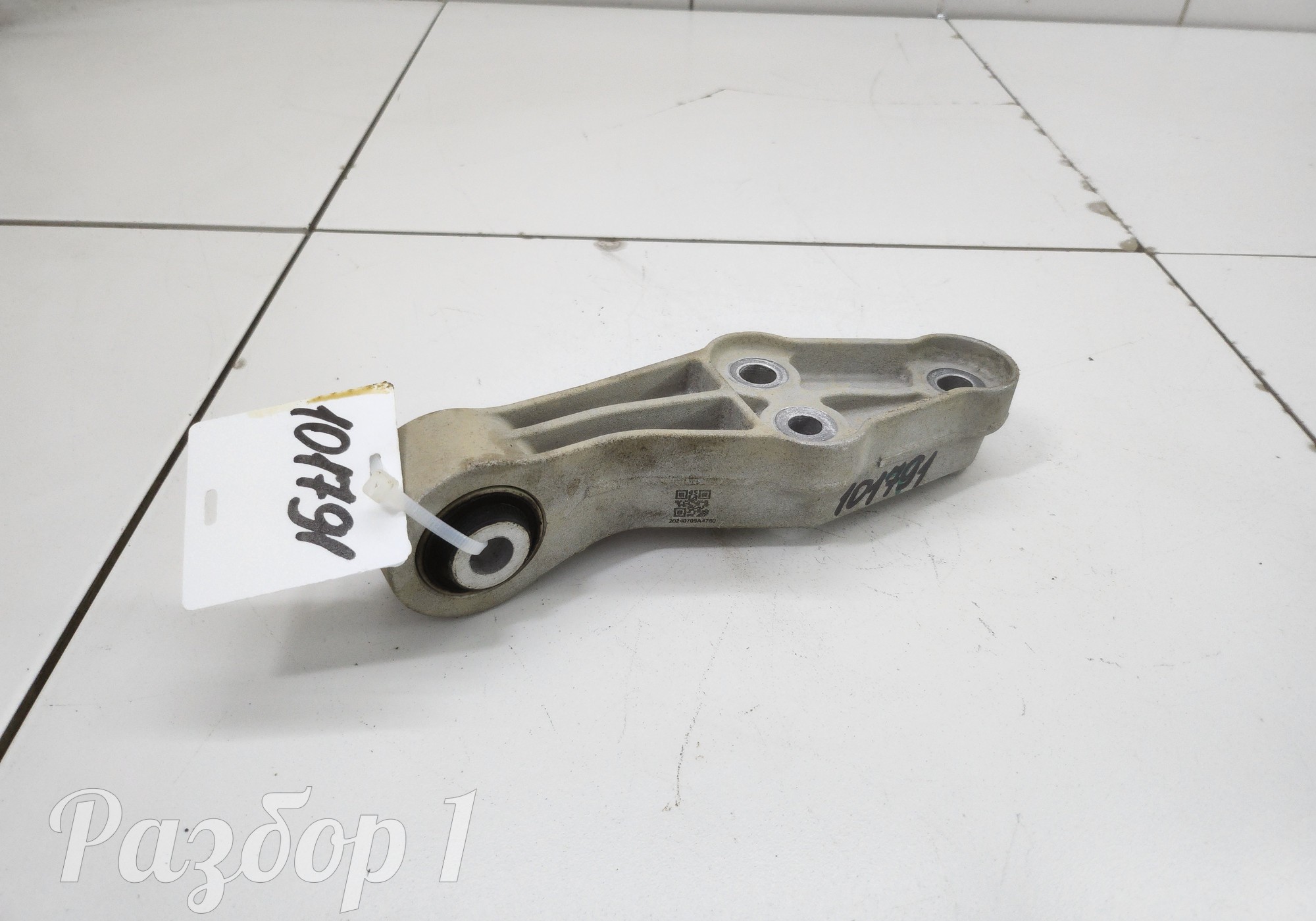 8891561981 Кронштейн опоры двигателя для Geely Okavango (с 2020)
