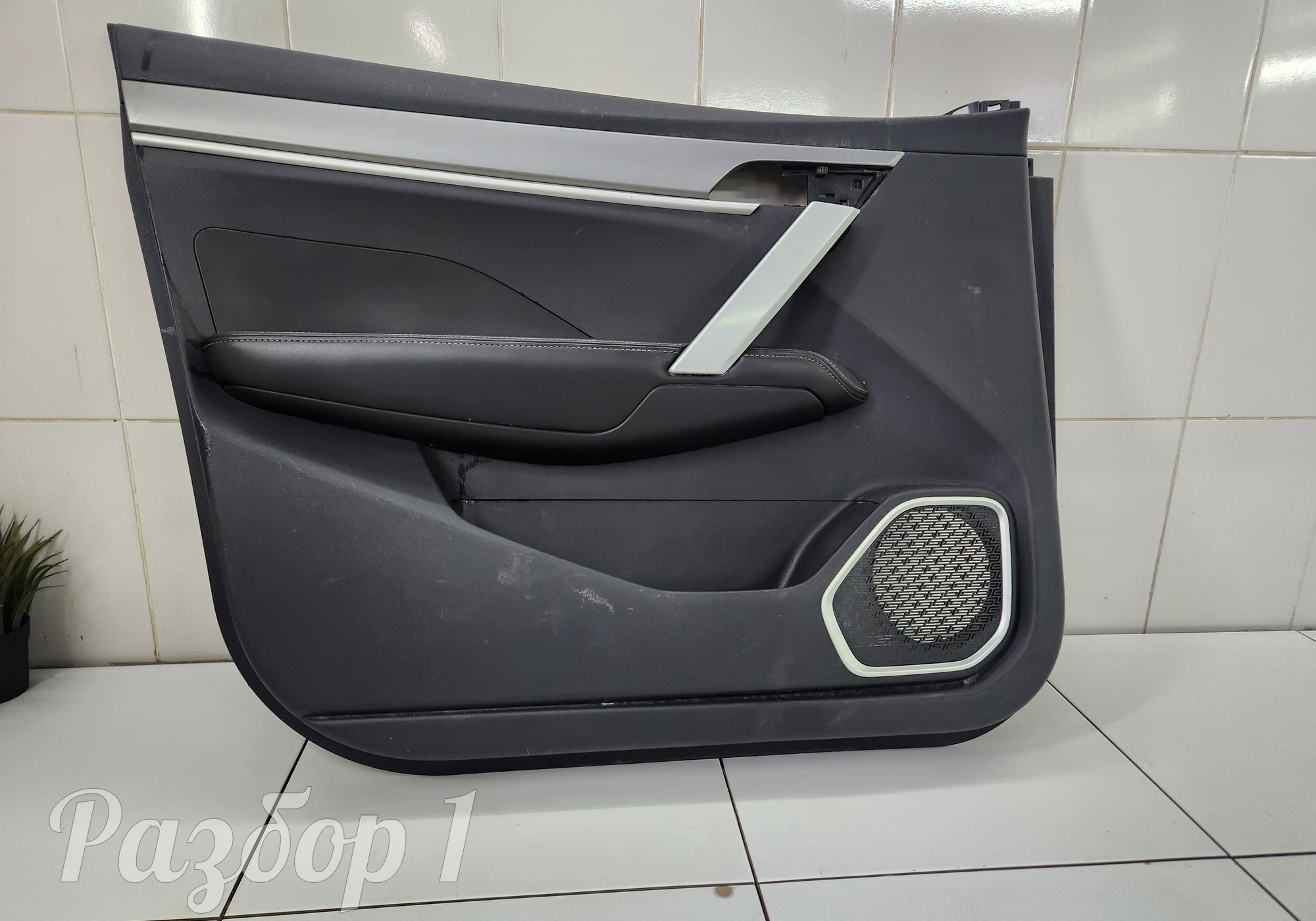 6600041290 Обшивка двери передняя правая для Geely Coolray (с 2020)