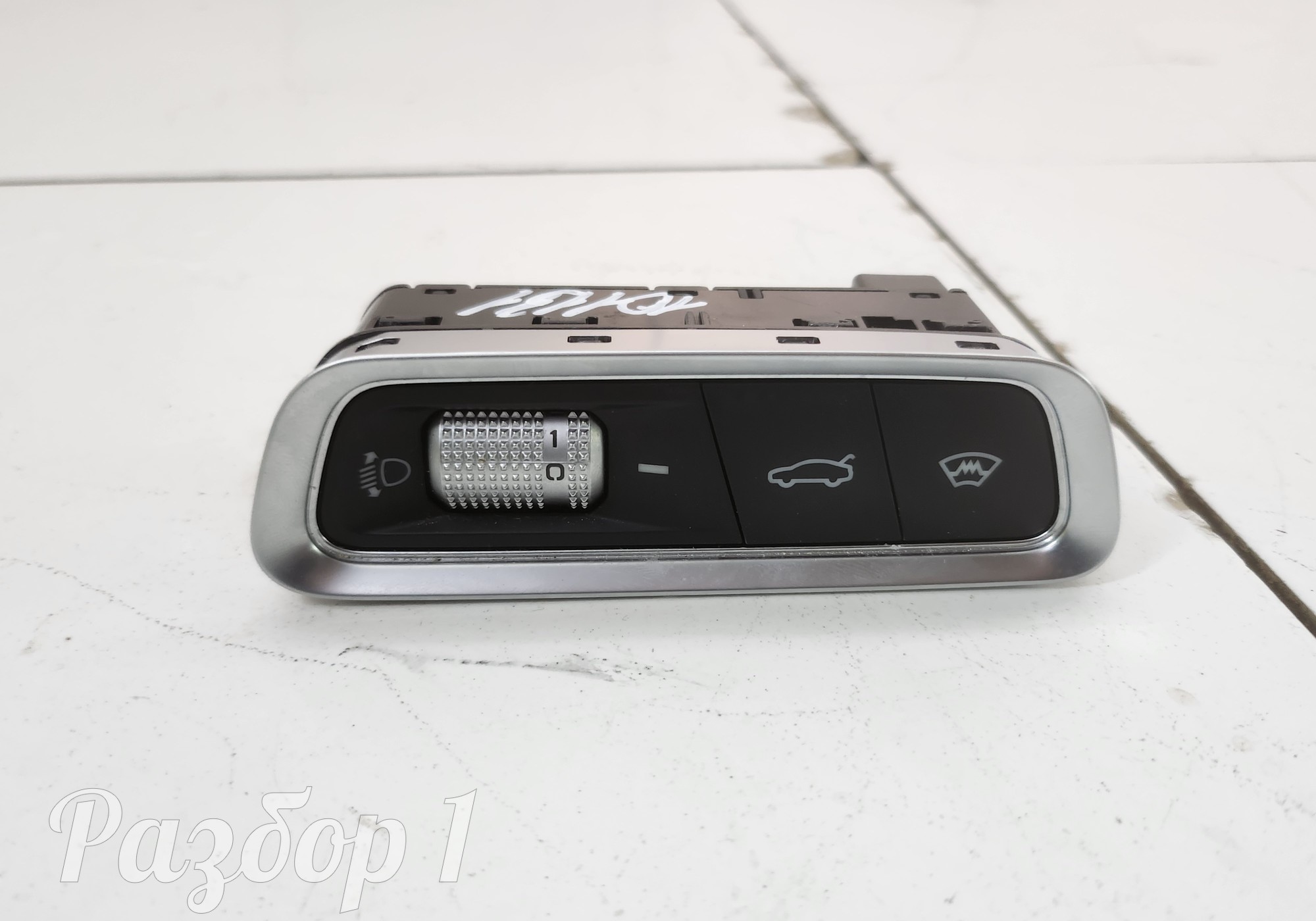 8890509401 Блок кнопок для Geely Emgrand (SS11) (с 2021)