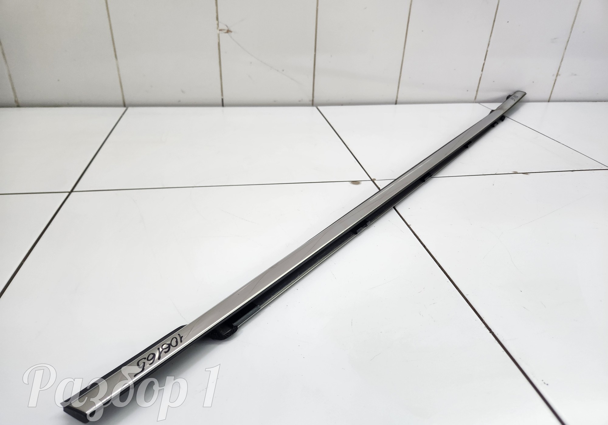 Молдинг стекла передней правой двери для Geely Atlas Pro (с 2021)