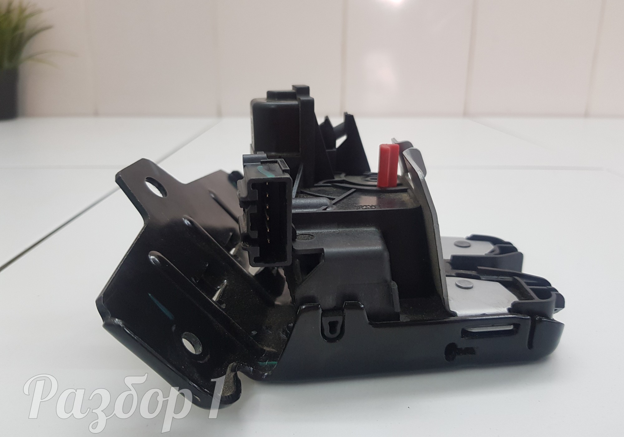 5062027300 Замок крышки багажника для Geely Atlas Pro (с 2021)