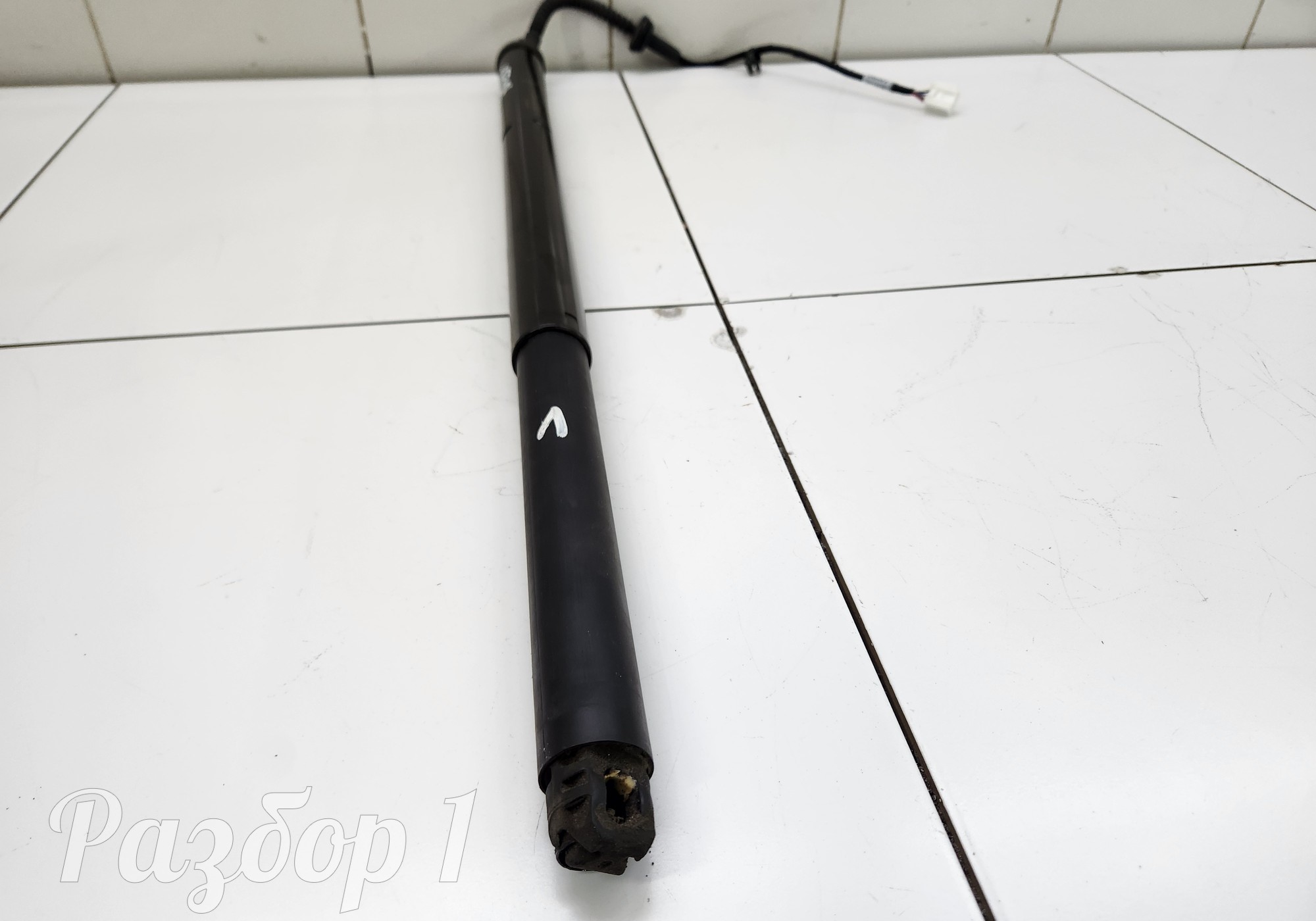 6308110DE02 Амортизатор багажника левый для Changan UNI-V (с 2022)