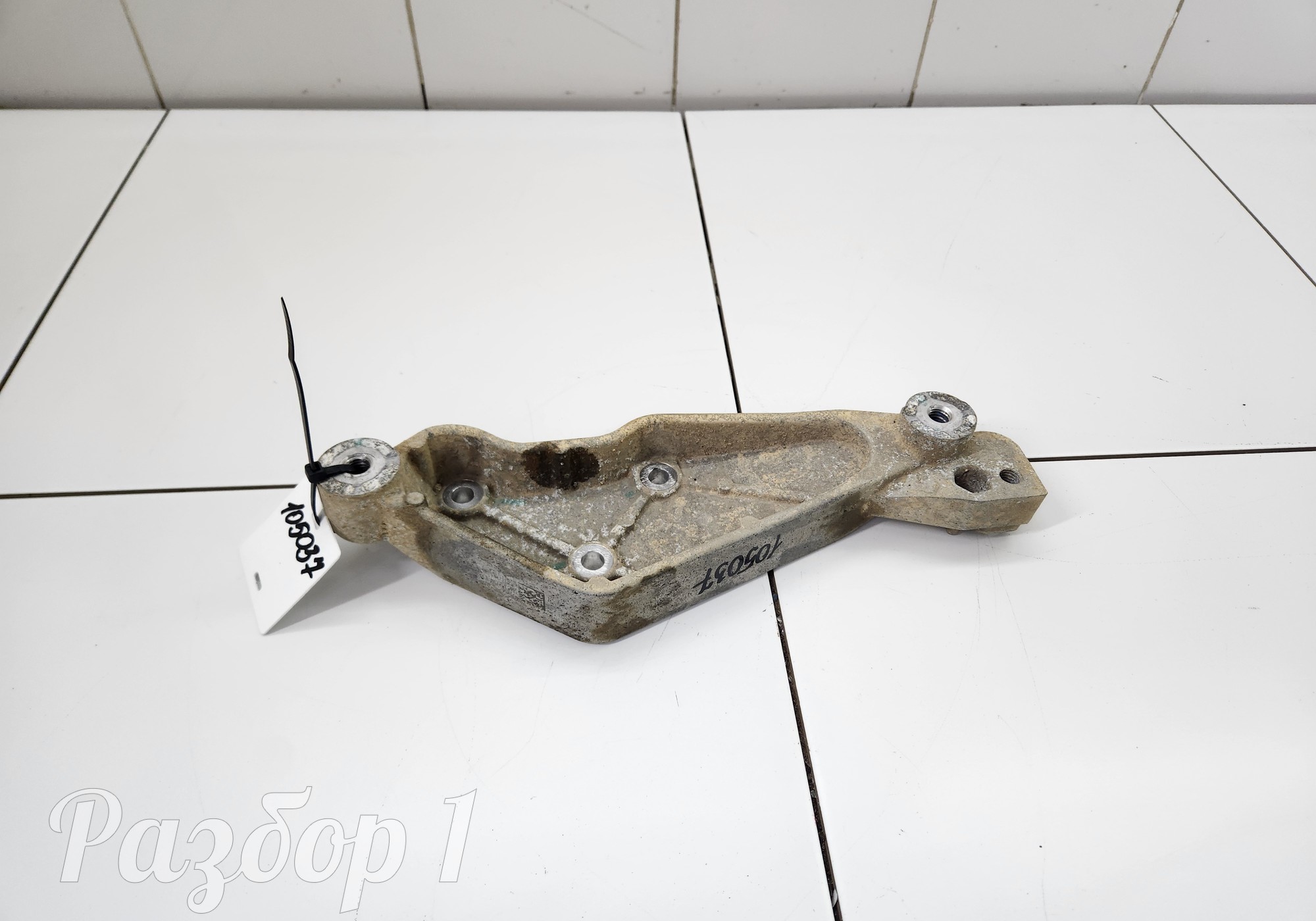 Кронштейн для Geely Tugella (с 2019)