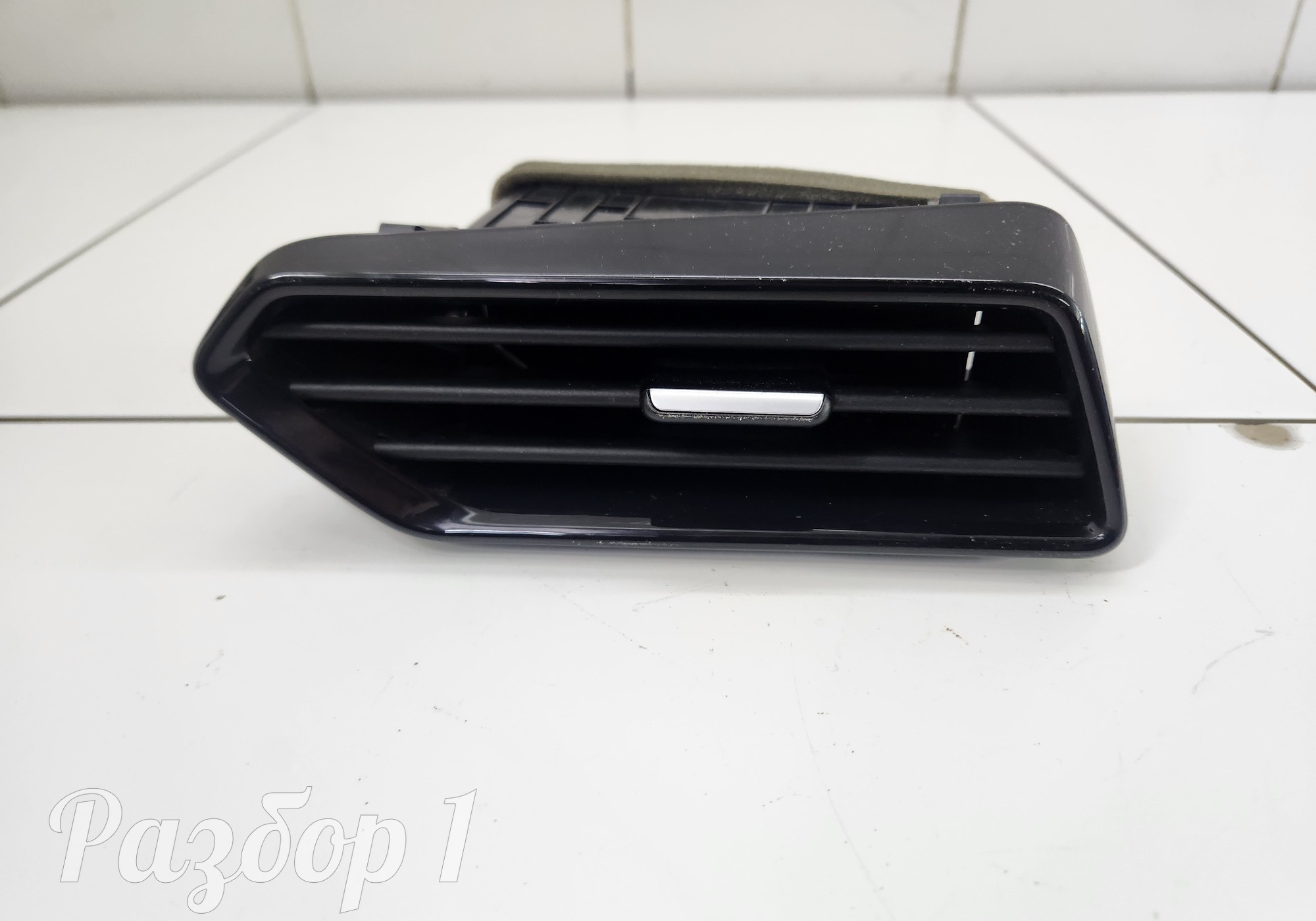 660001518 Дефлектор воздушный для Geely Tugella (с 2019)