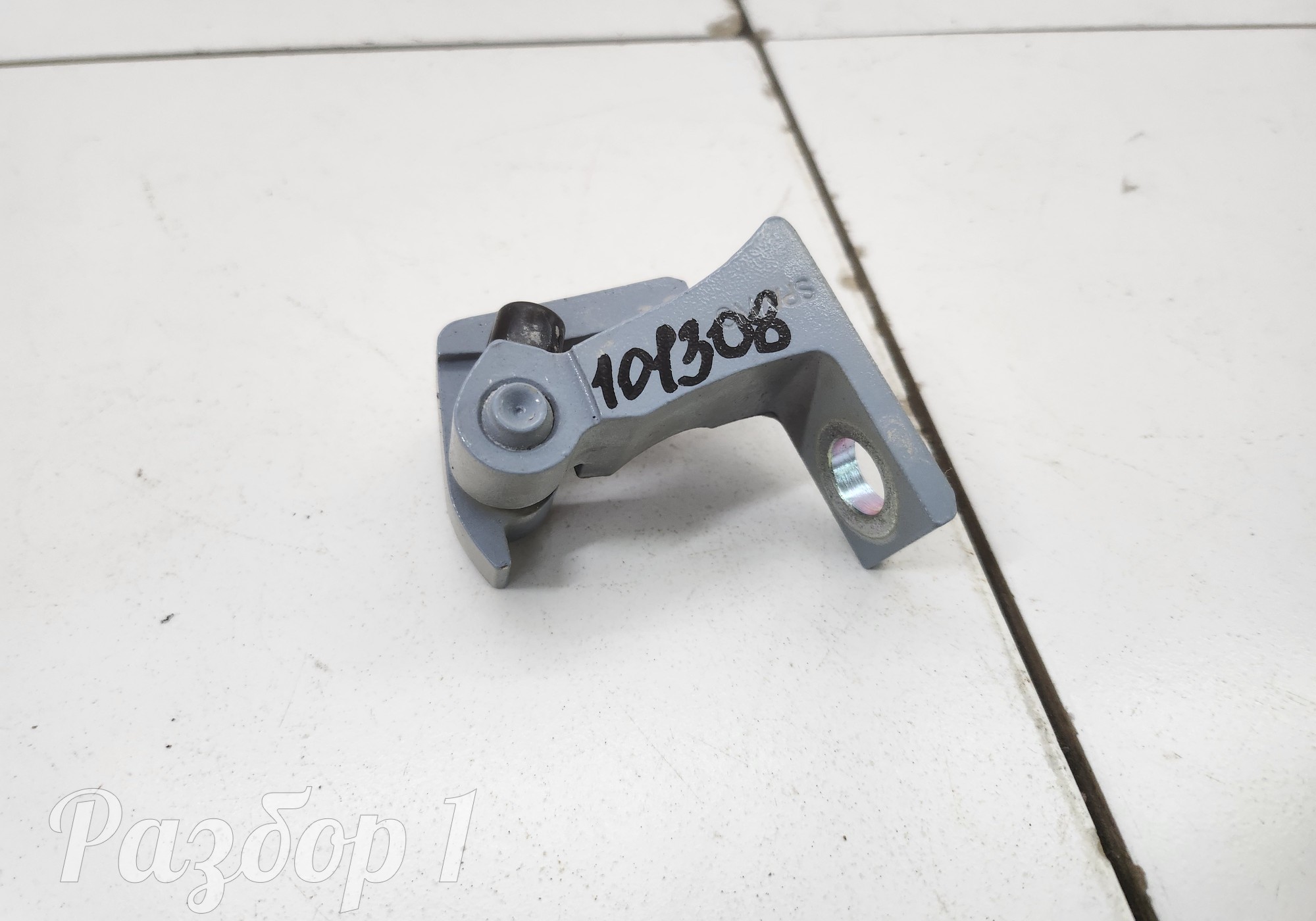 Петля двери передняя левая верхняя для Geely Emgrand (SS11) (с 2021)