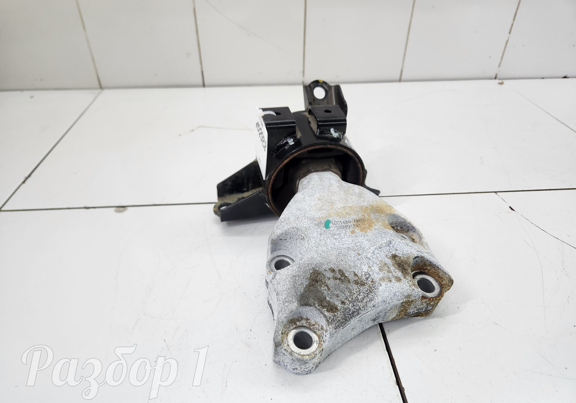 1001660AW03 Опора двигателя левая для Changan UNI-T (с 2020)