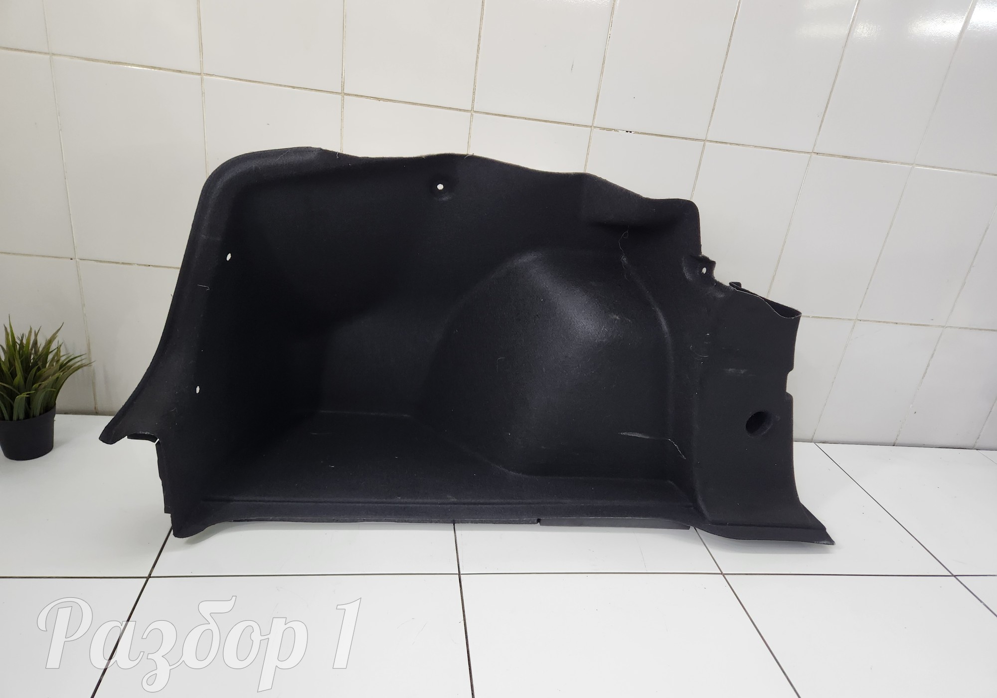 8889531619 Обшивка багажника левая для Geely Emgrand (SS11) (с 2021)