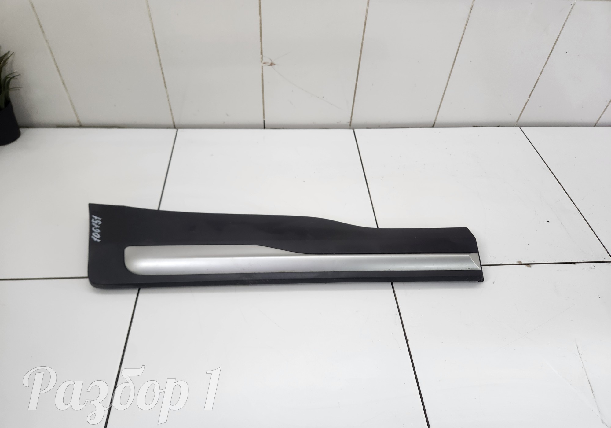 6600221657 Накладка задней правой двери для Geely Atlas Pro (с 2021)