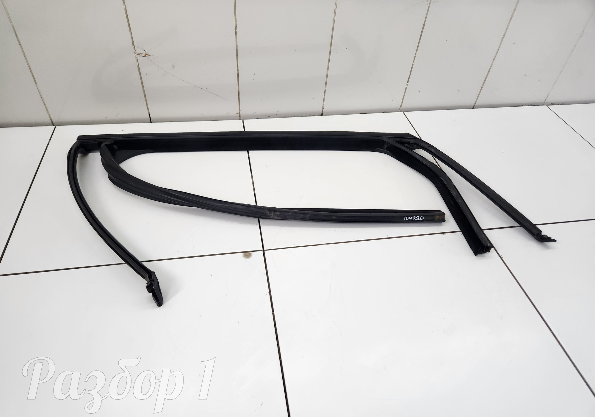 Уплотнитель стекла задней левой двери для Geely Tugella (с 2019)