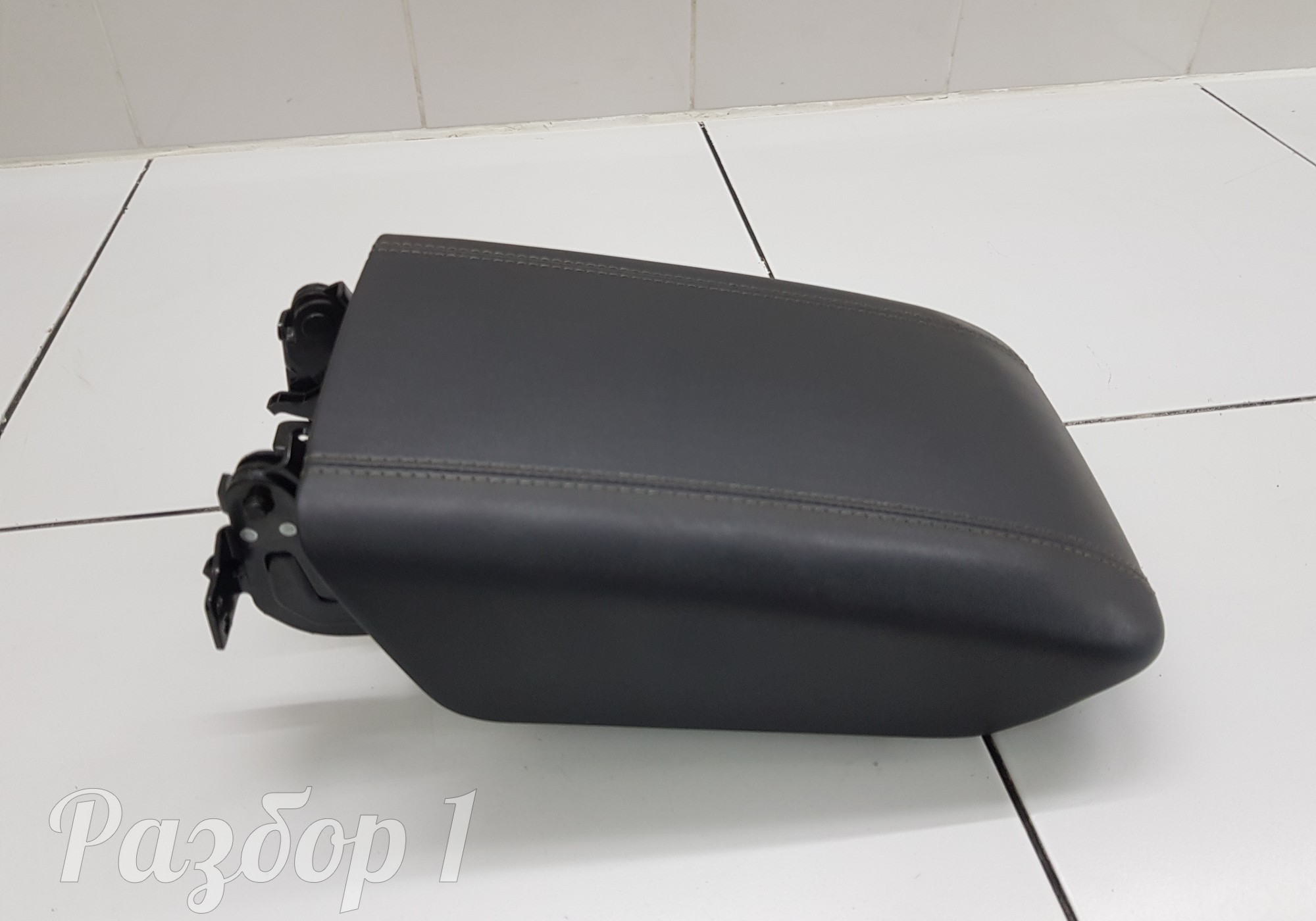 T1E5305131 Подлокотник для Chery Tiggo 8 Pro (с 2021)