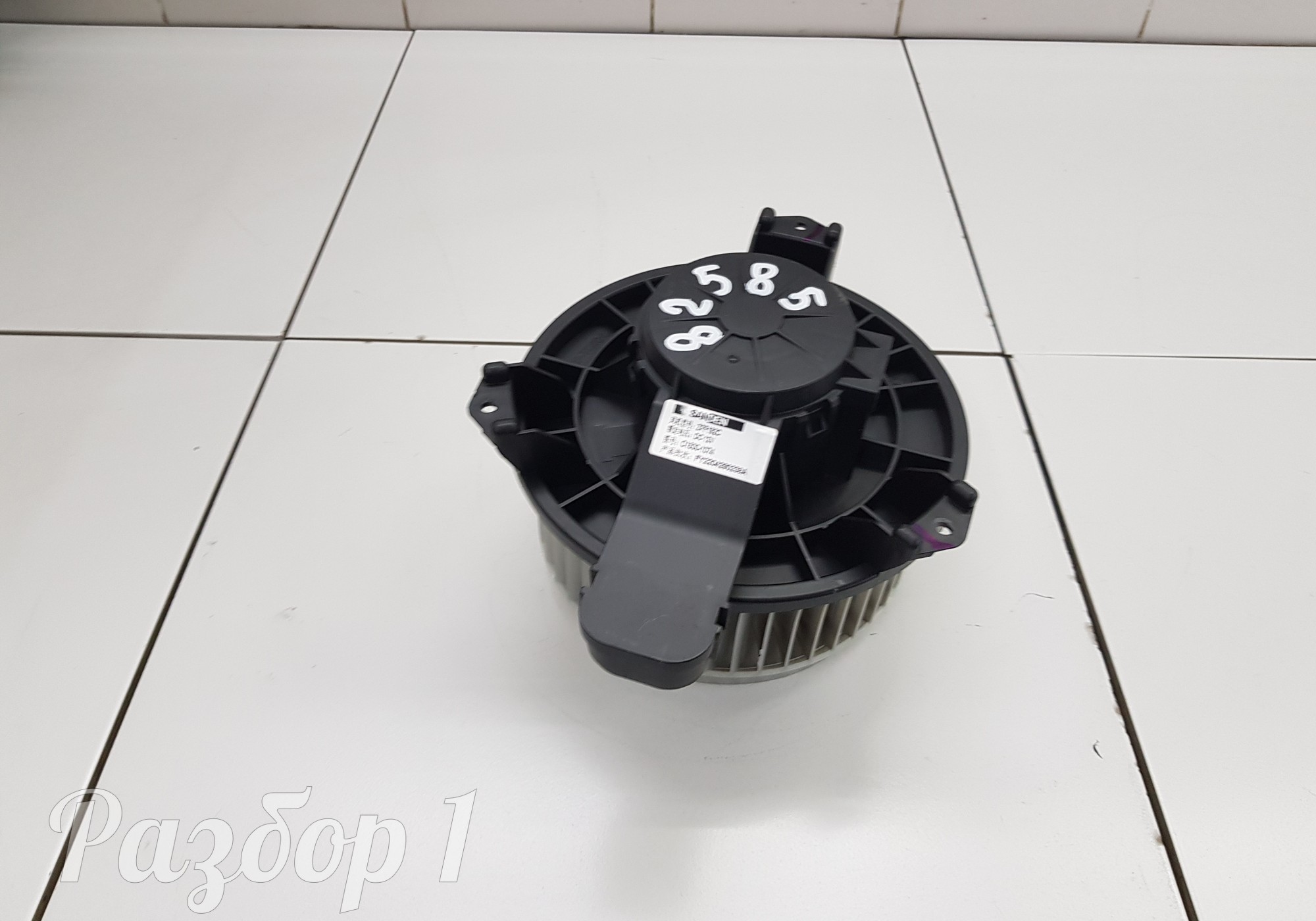 8022021100 Моторчик отопителя для Geely Coolray (с 2020)