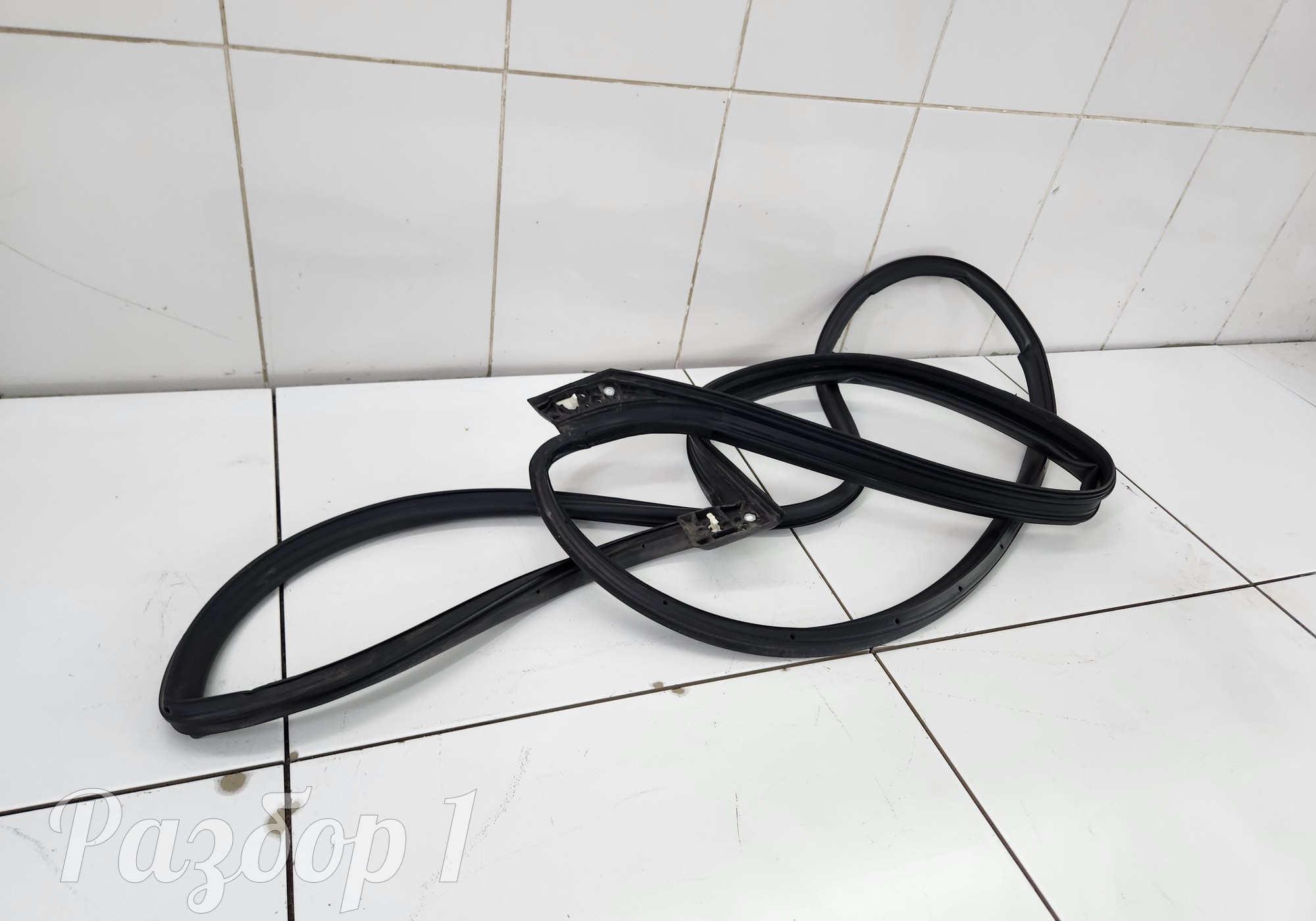 Уплотнитель передней левой двери для Changan Eado II (с 2018)