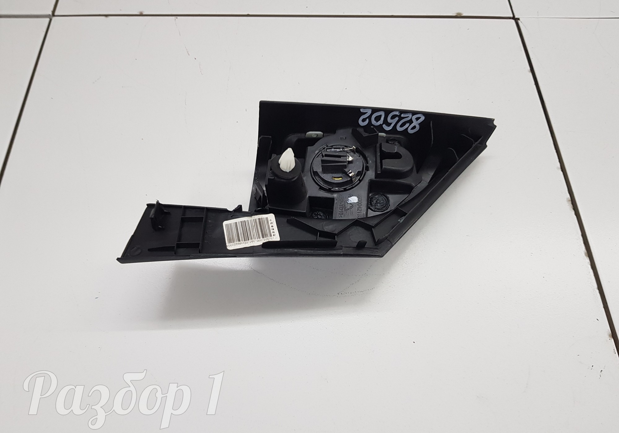 6600042198 Накладка передней правой двери + динамик для Geely Coolray (с 2020)